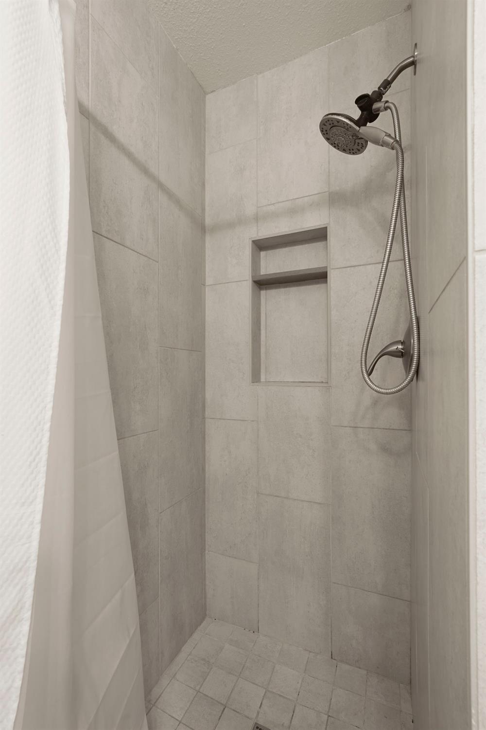 1754 Carignane Way, Escalon, CA 95320