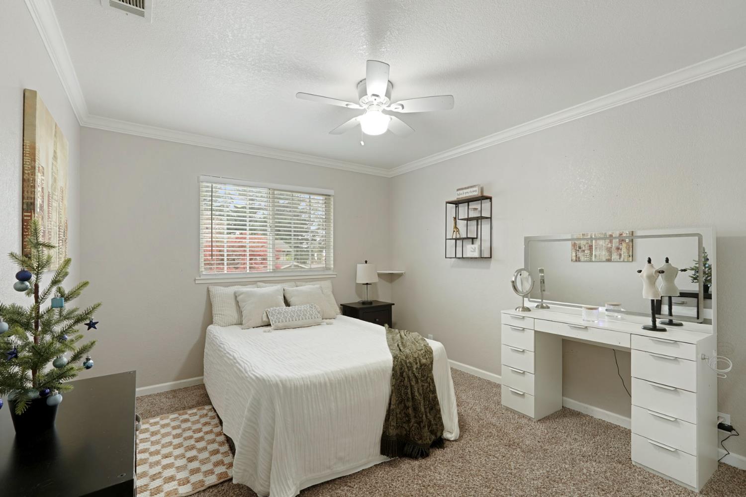 1754 Carignane Way, Escalon, CA 95320