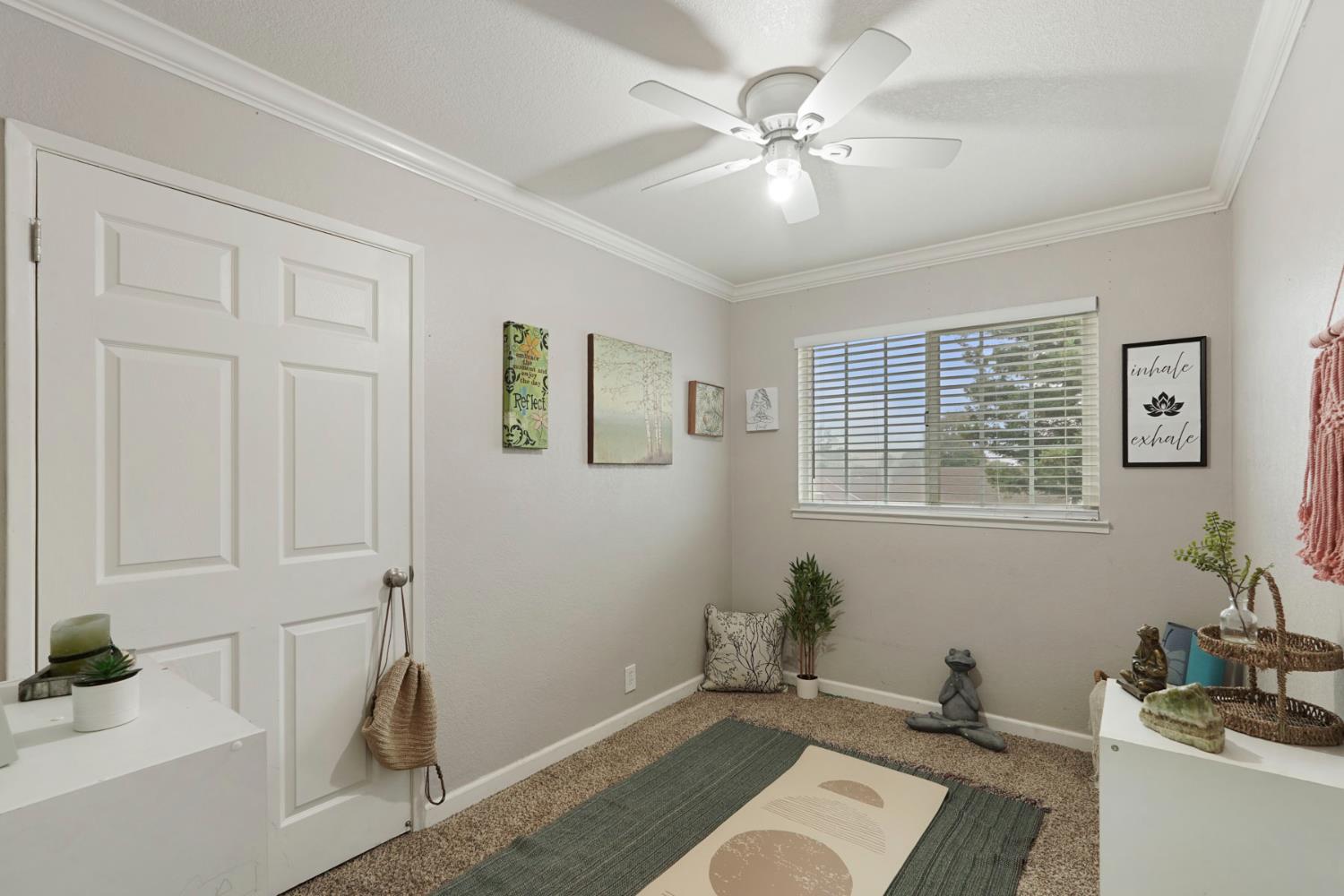 1754 Carignane Way, Escalon, CA 95320