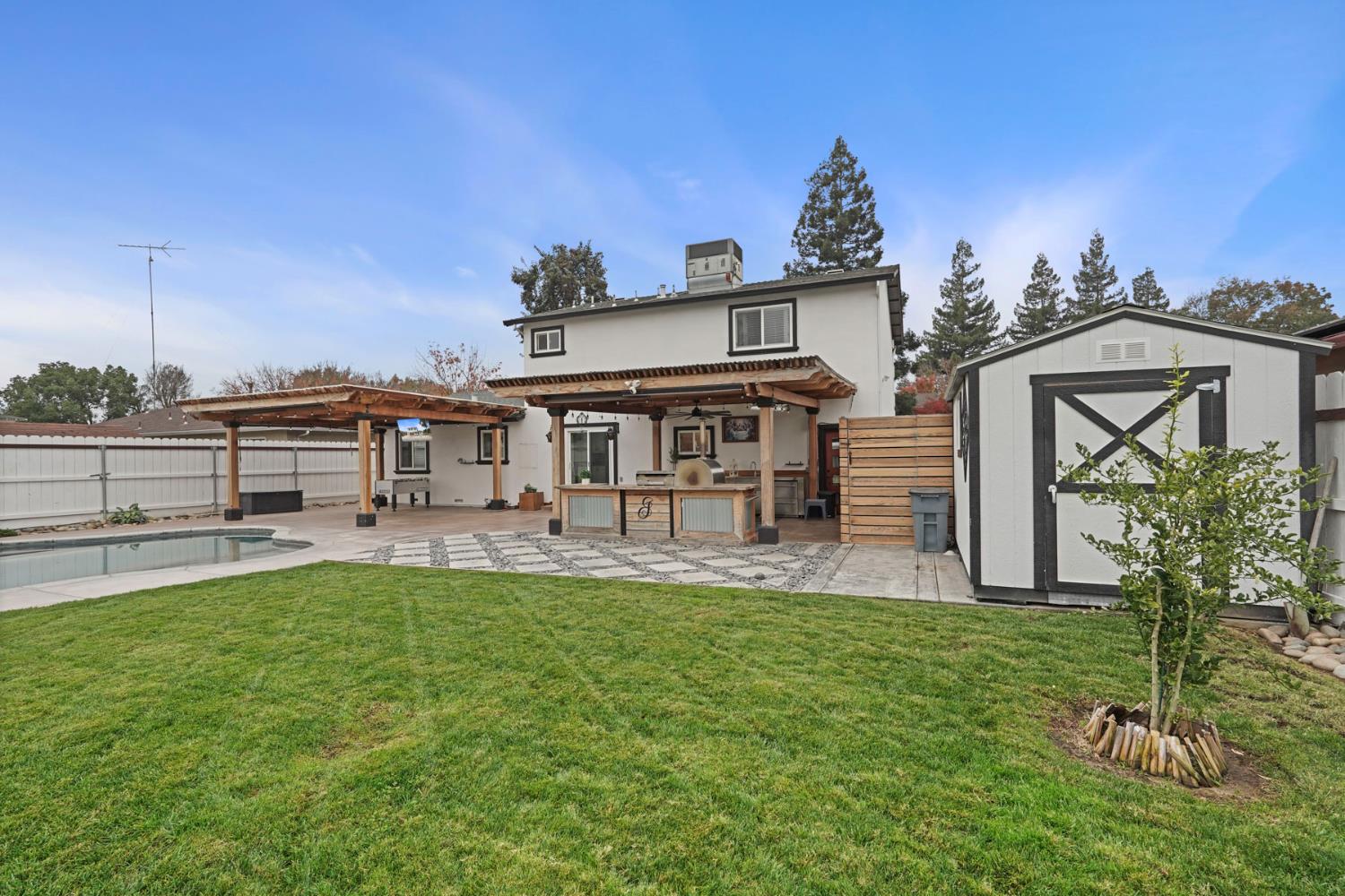 1754 Carignane Way, Escalon, CA 95320