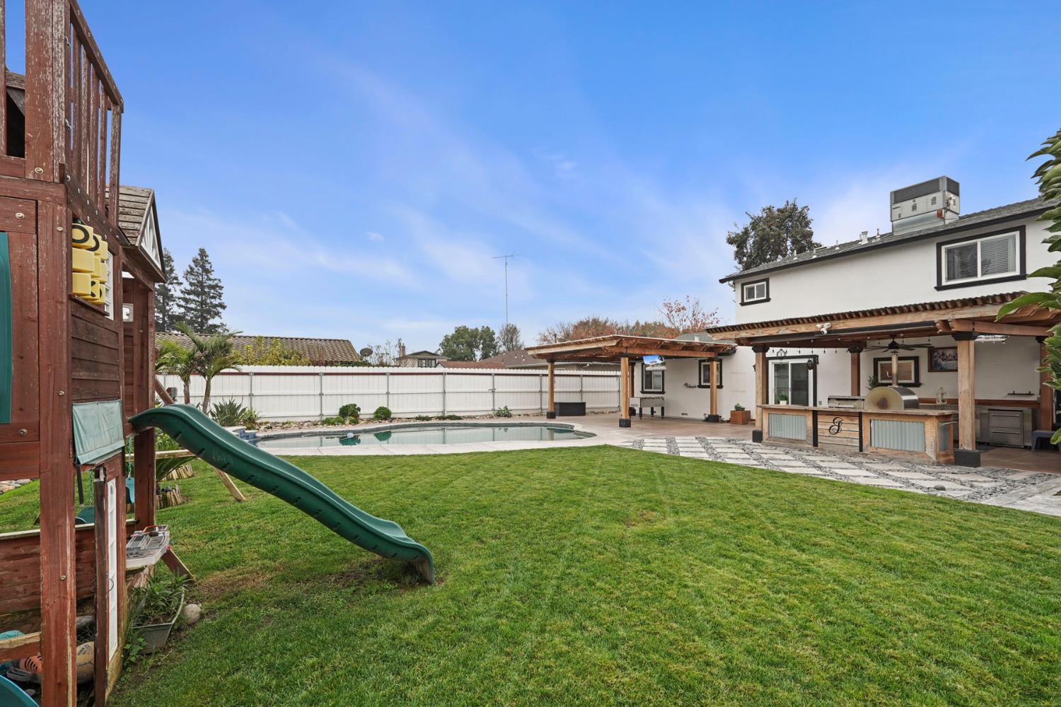 1754 Carignane Way, Escalon, CA 95320