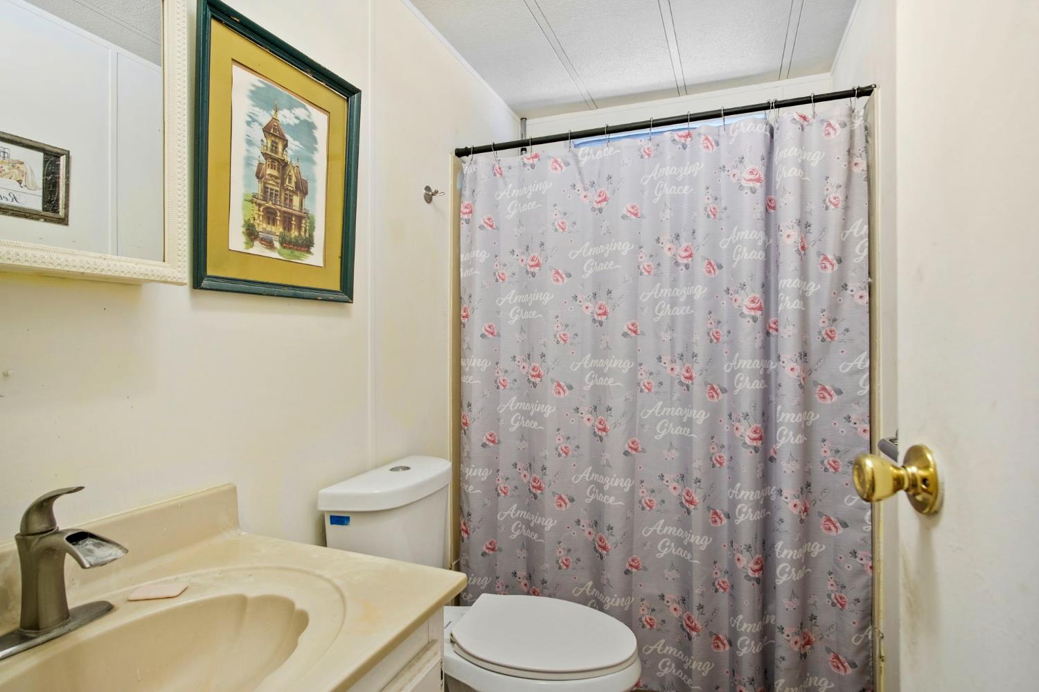 47 Clipper Ln, Modesto, CA 95356