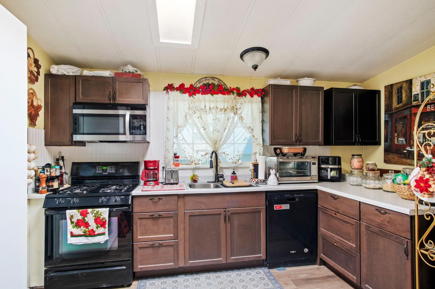 47 Clipper Ln, Modesto, CA 95356