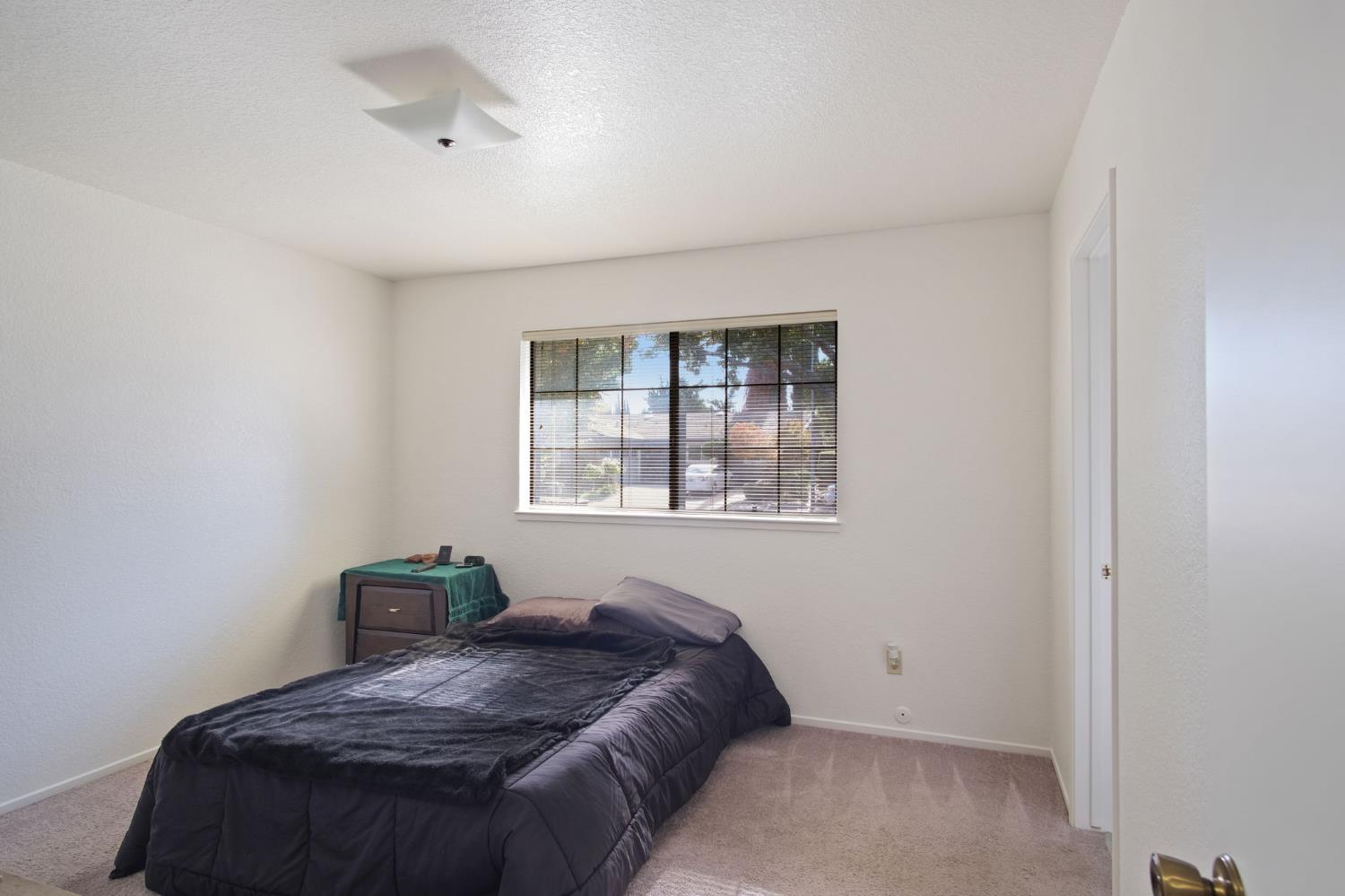 3425 Woodbine Dr, Modesto, CA 95355