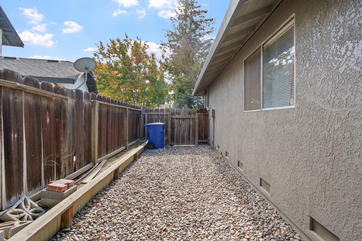 3425 Woodbine Dr, Modesto, CA 95355