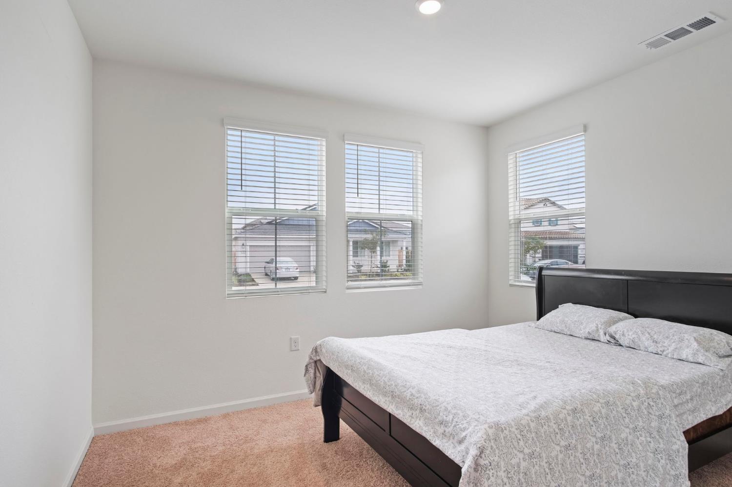 471 Villa Ticino Dr, Manteca, CA 95337