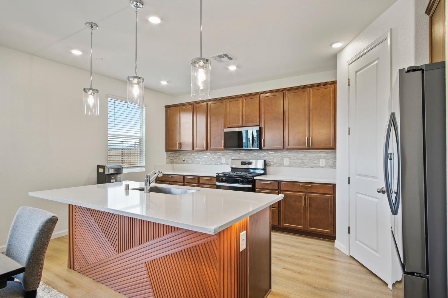 471 Villa Ticino Dr, Manteca, CA 95337