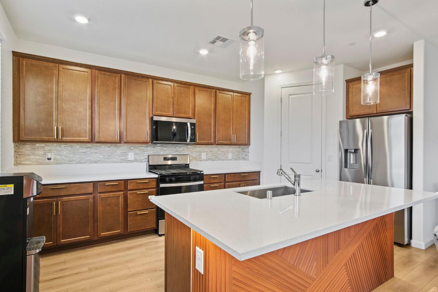 471 Villa Ticino Dr, Manteca, CA 95337