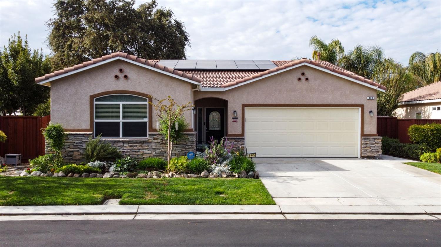 805 El Tesoro Ln, Los Banos, CA 93635