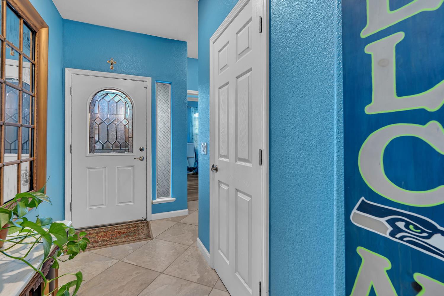 805 El Tesoro Ln, Los Banos, CA 93635