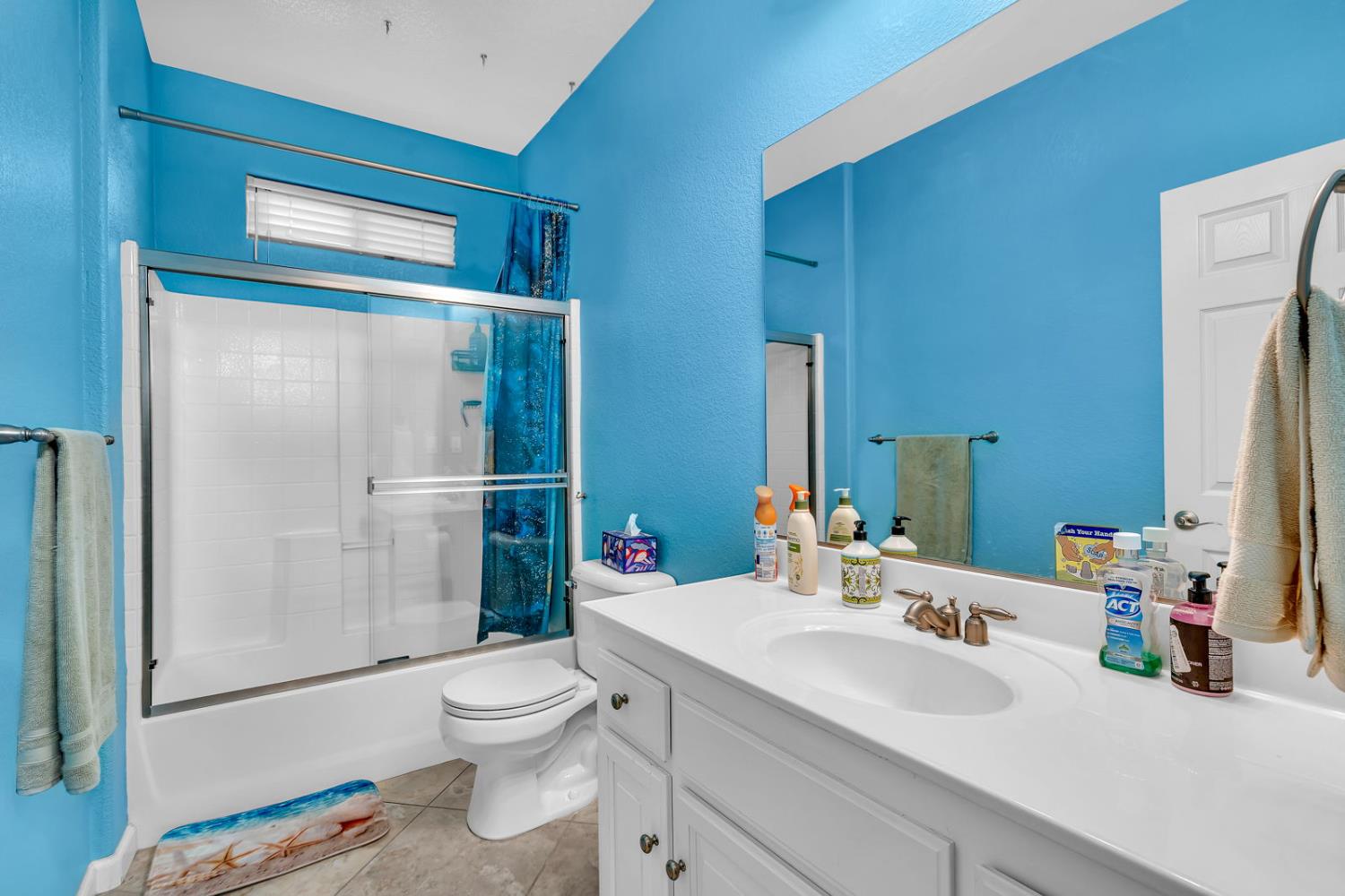 805 El Tesoro Ln, Los Banos, CA 93635