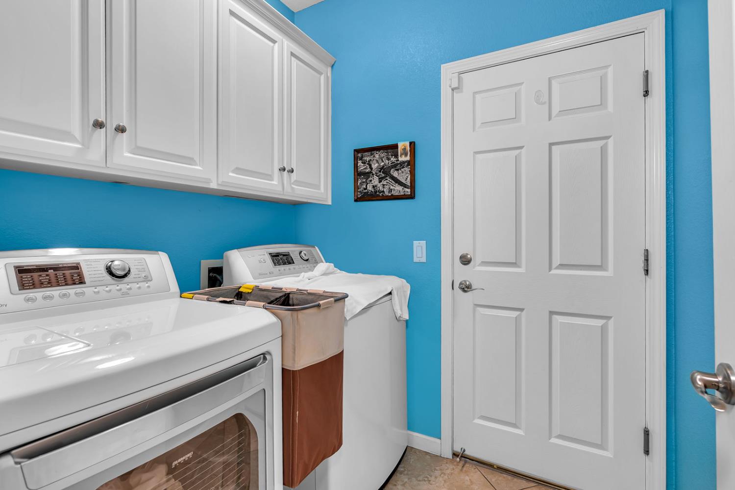 805 El Tesoro Ln, Los Banos, CA 93635