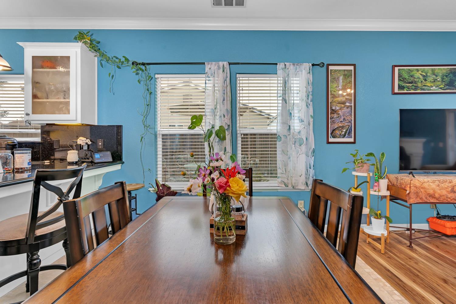 805 El Tesoro Ln, Los Banos, CA 93635