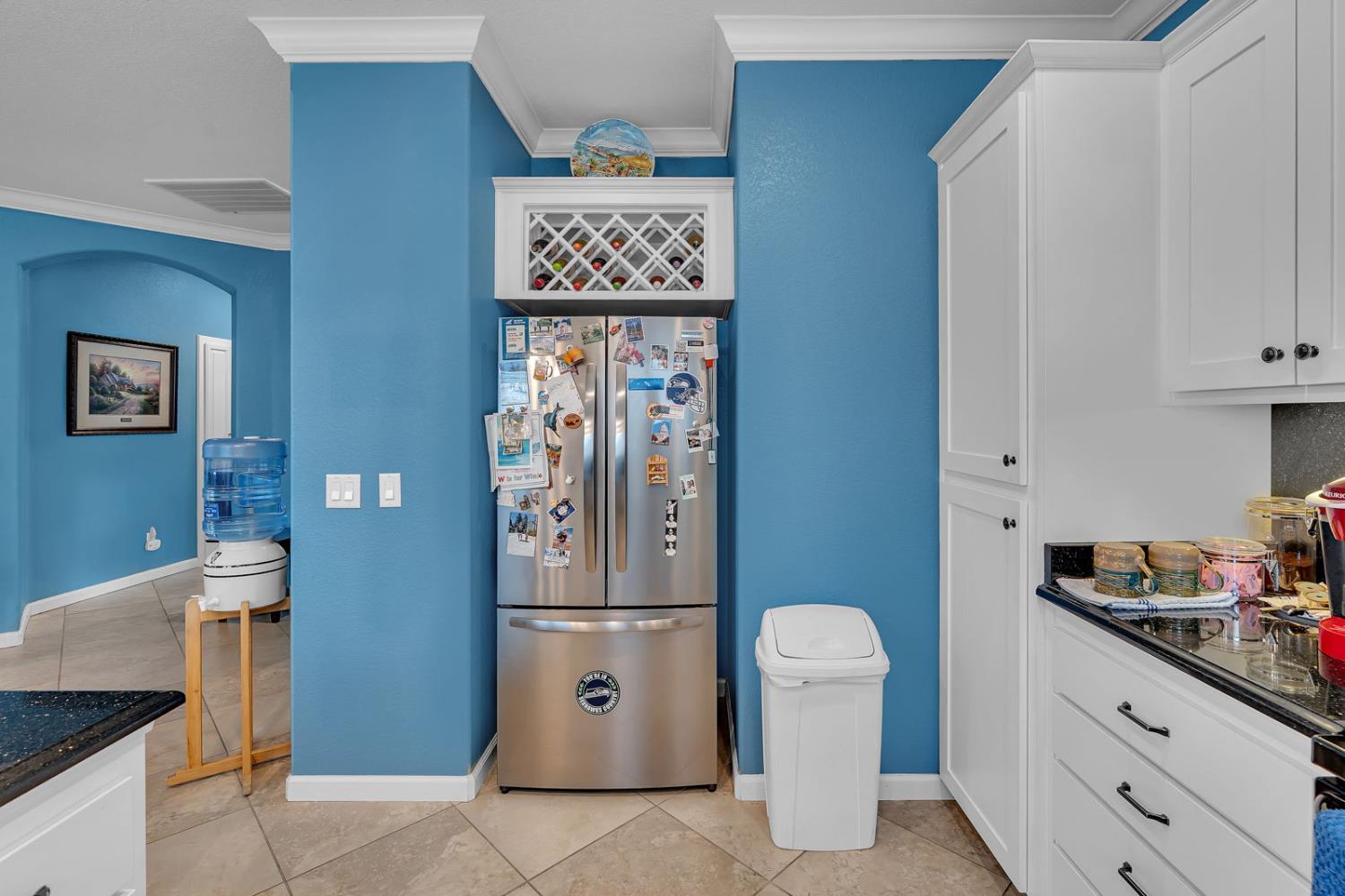 805 El Tesoro Ln, Los Banos, CA 93635