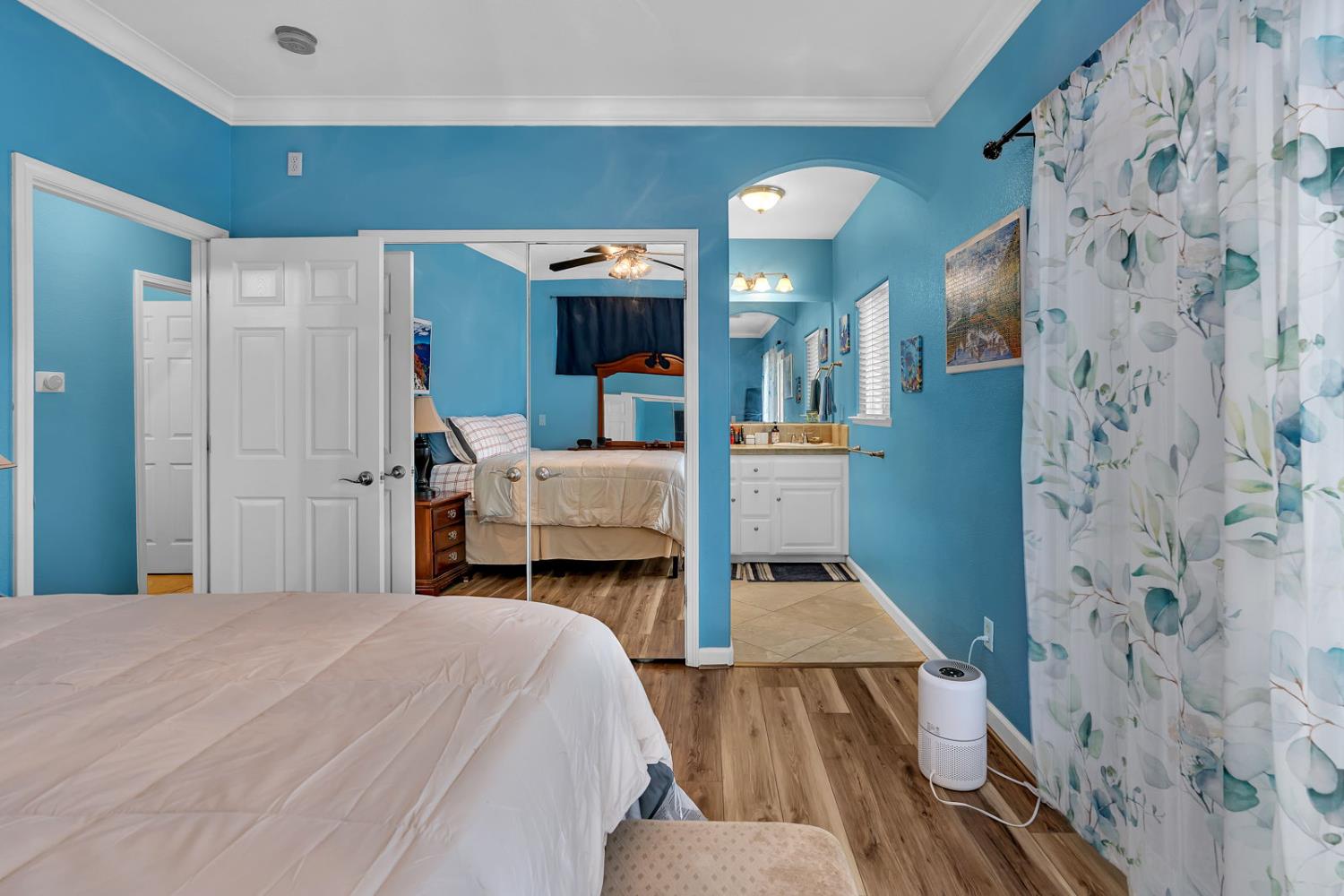 805 El Tesoro Ln, Los Banos, CA 93635