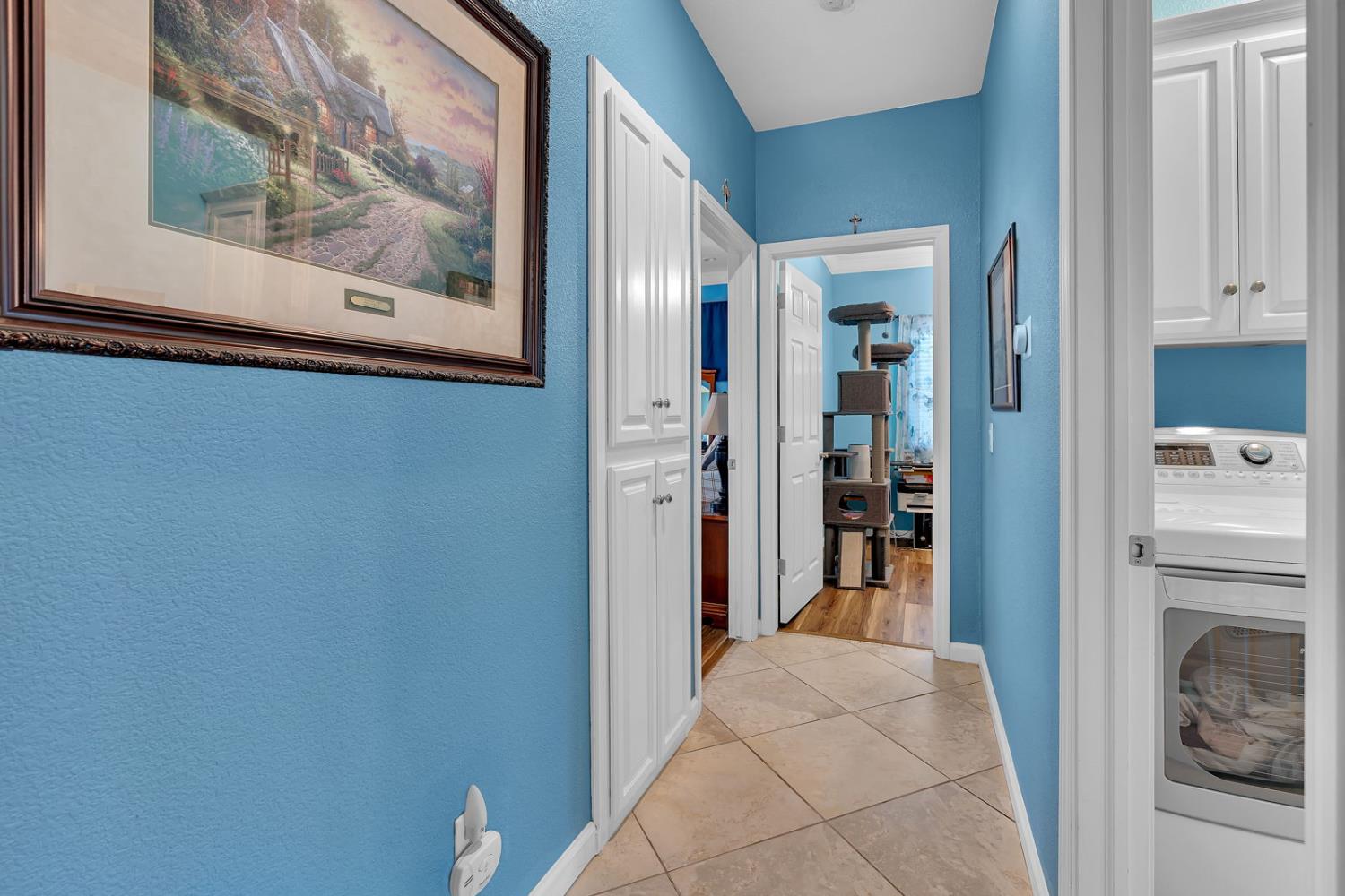 805 El Tesoro Ln, Los Banos, CA 93635