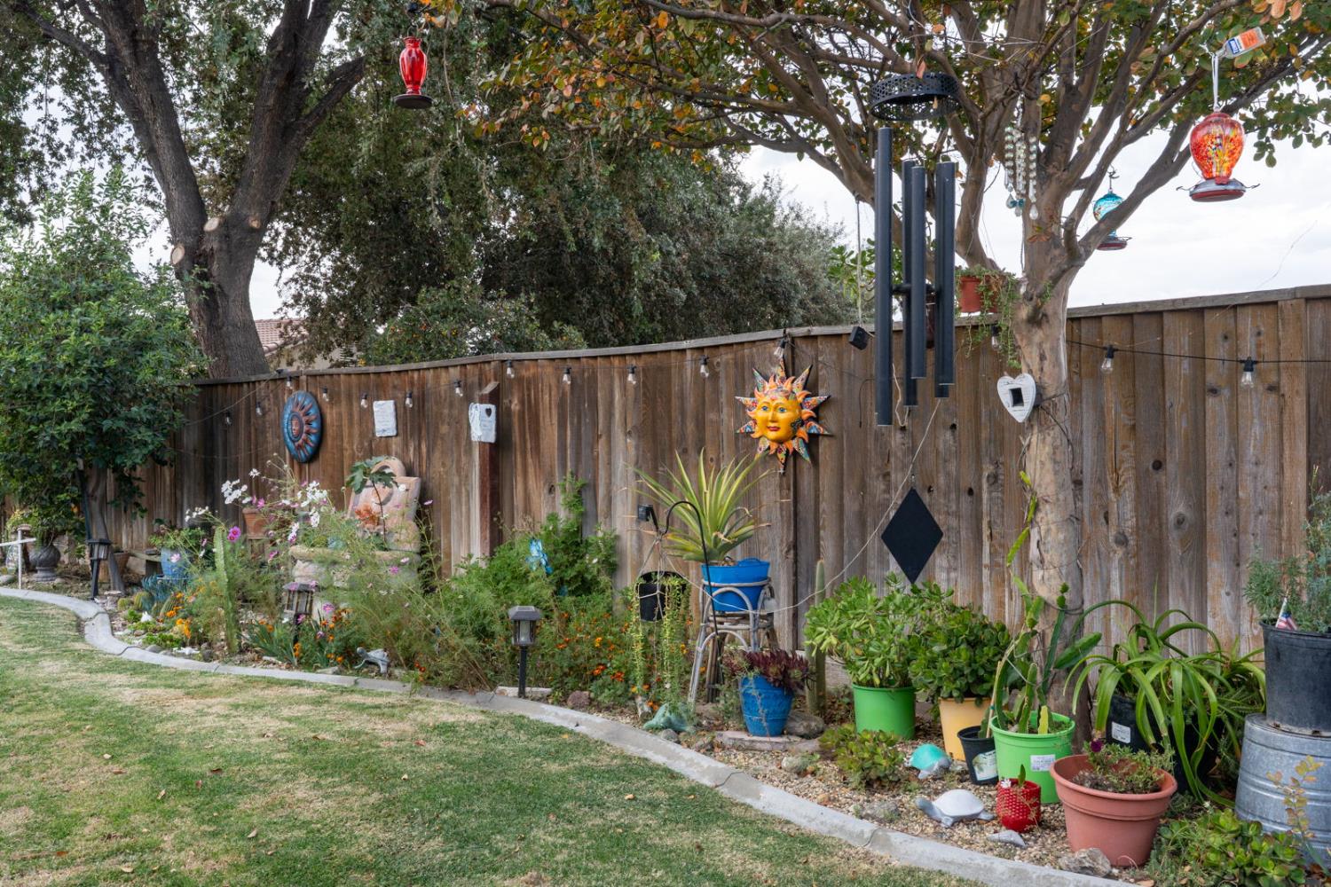 805 El Tesoro Ln, Los Banos, CA 93635