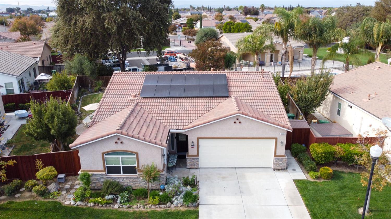 805 El Tesoro Ln, Los Banos, CA 93635