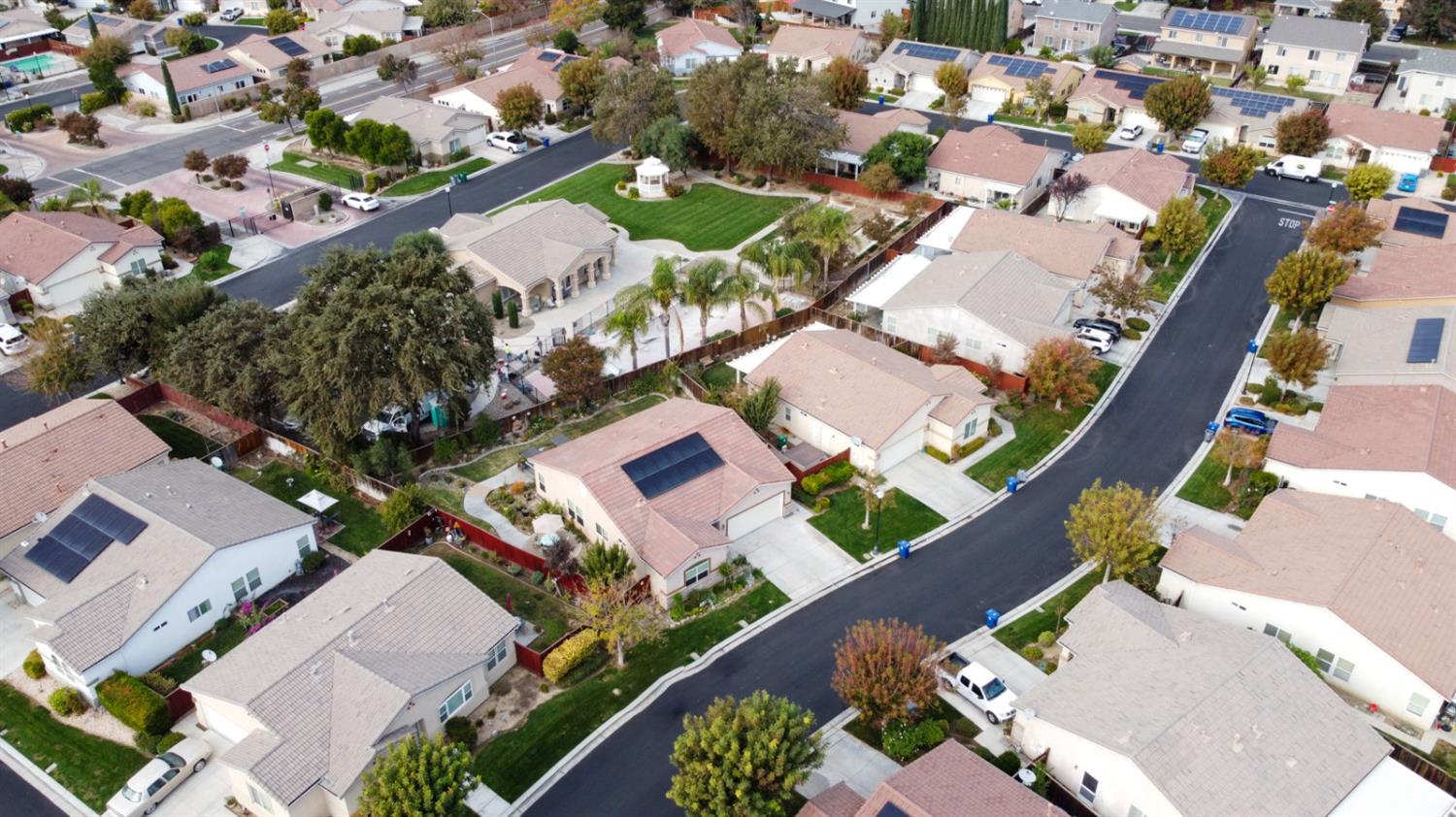 805 El Tesoro Ln, Los Banos, CA 93635