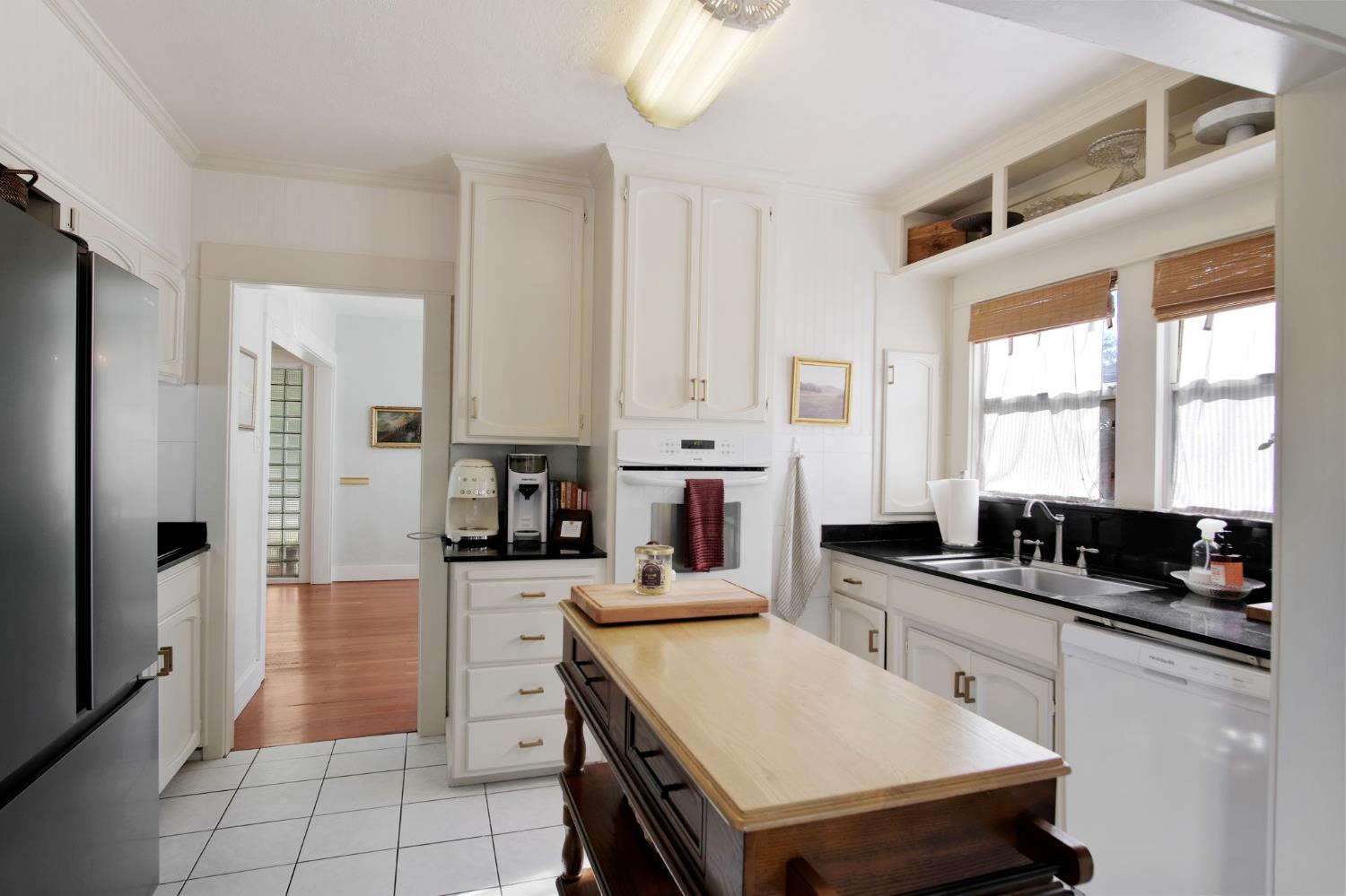 525 Semple St, Modesto, CA 95354