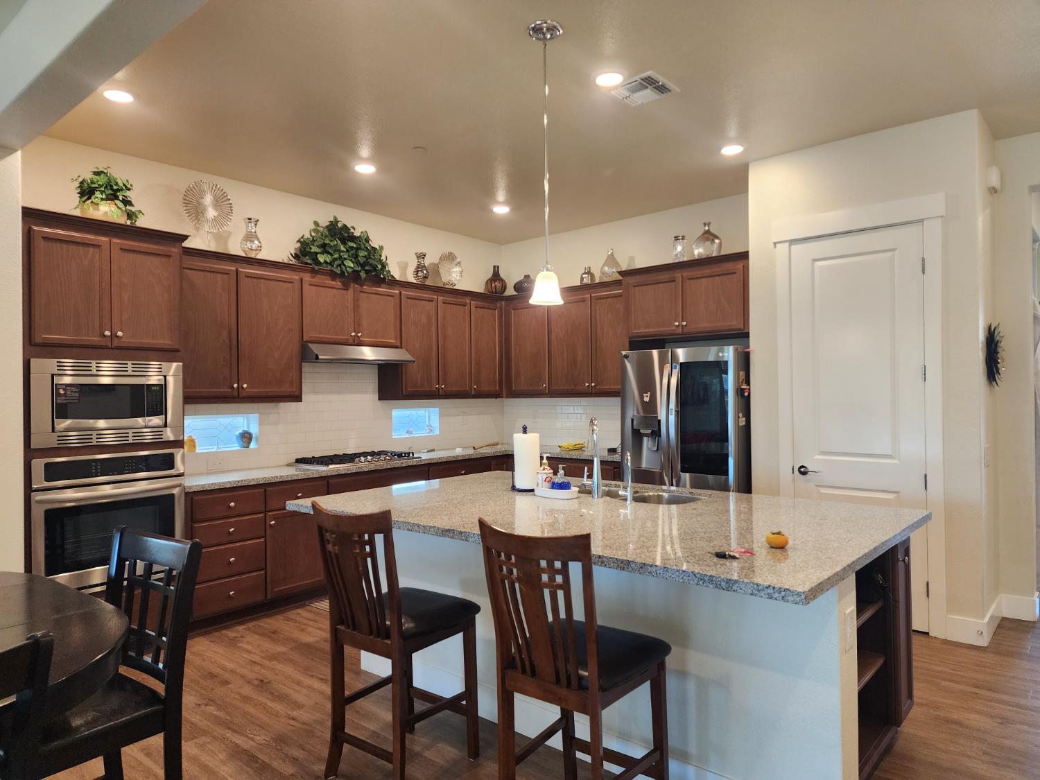 1267 Laurel Dr, Manteca, CA 95336