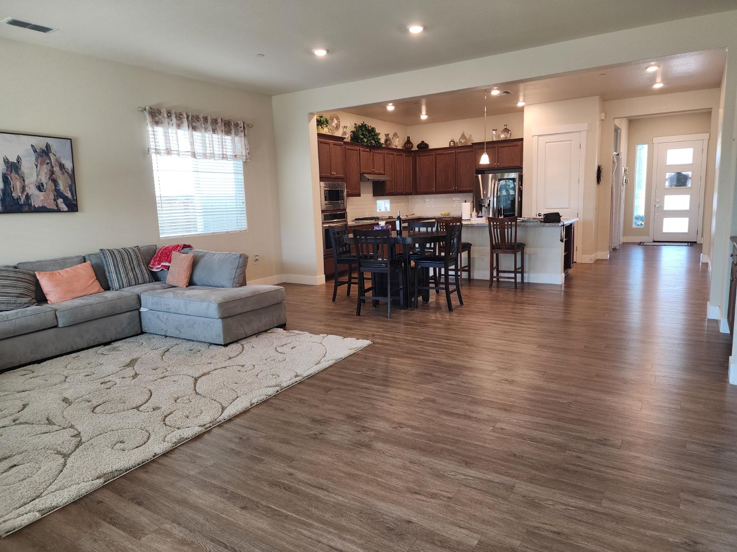 1267 Laurel Dr, Manteca, CA 95336