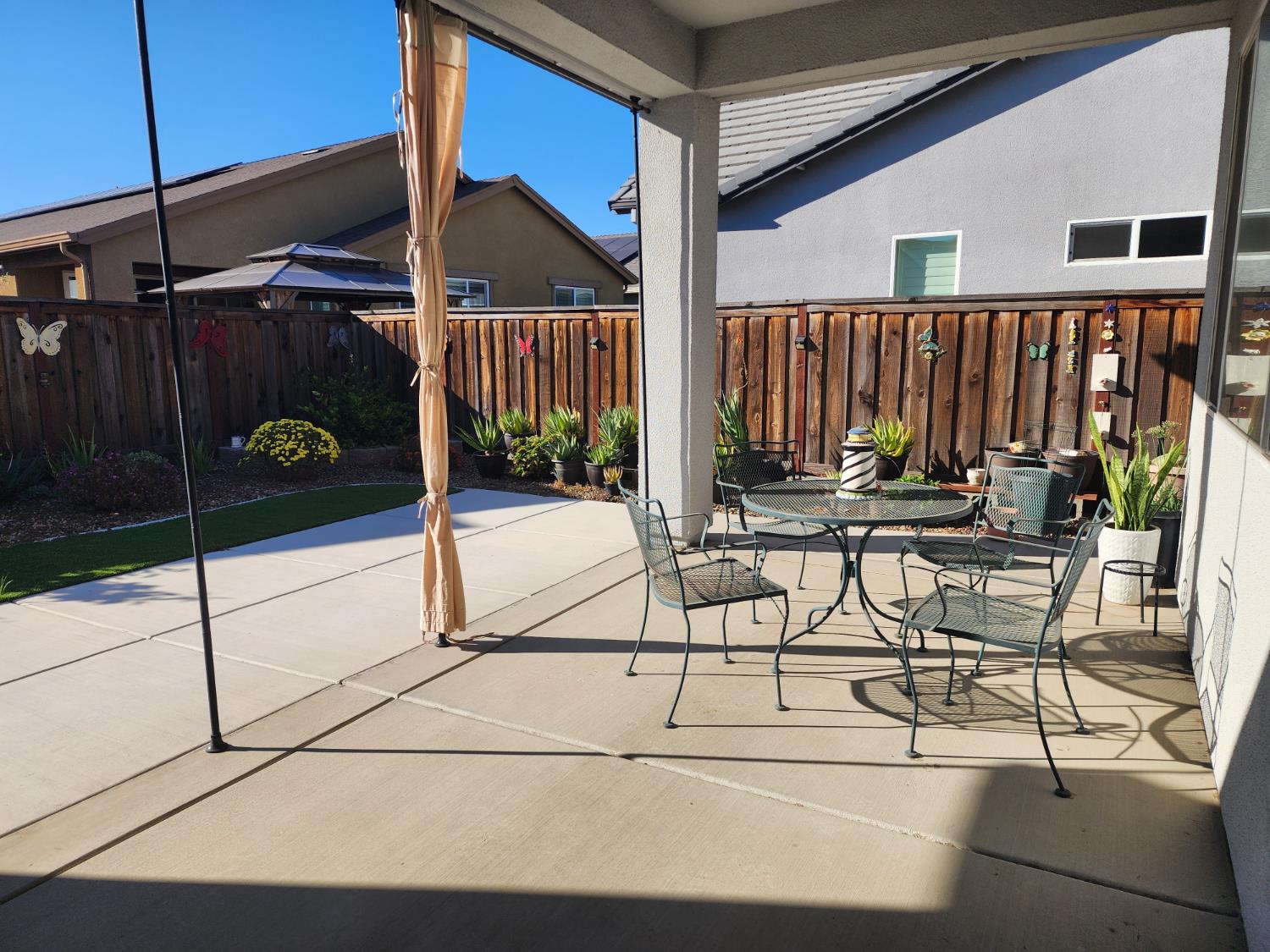 1267 Laurel Dr, Manteca, CA 95336