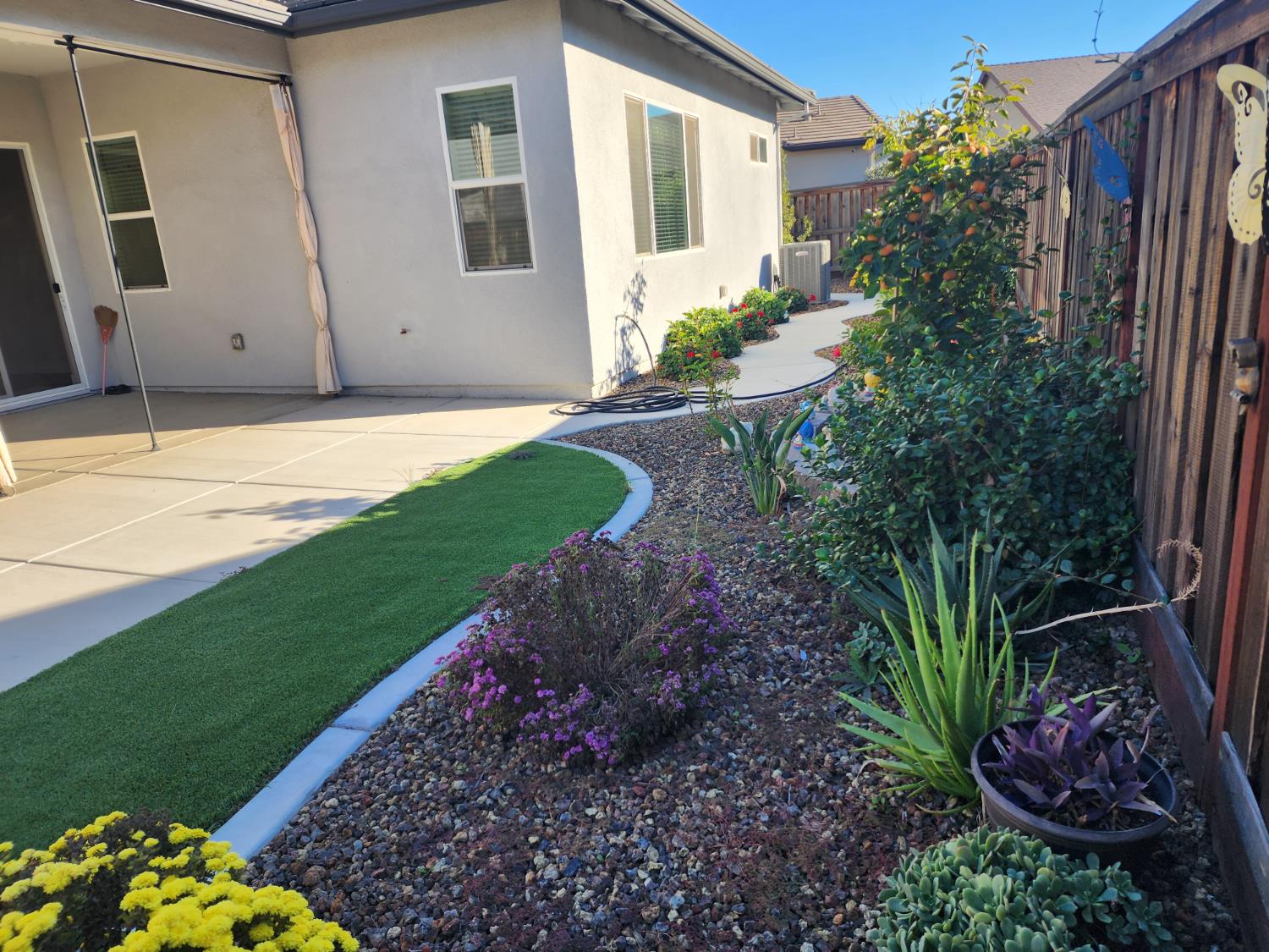 1267 Laurel Dr, Manteca, CA 95336