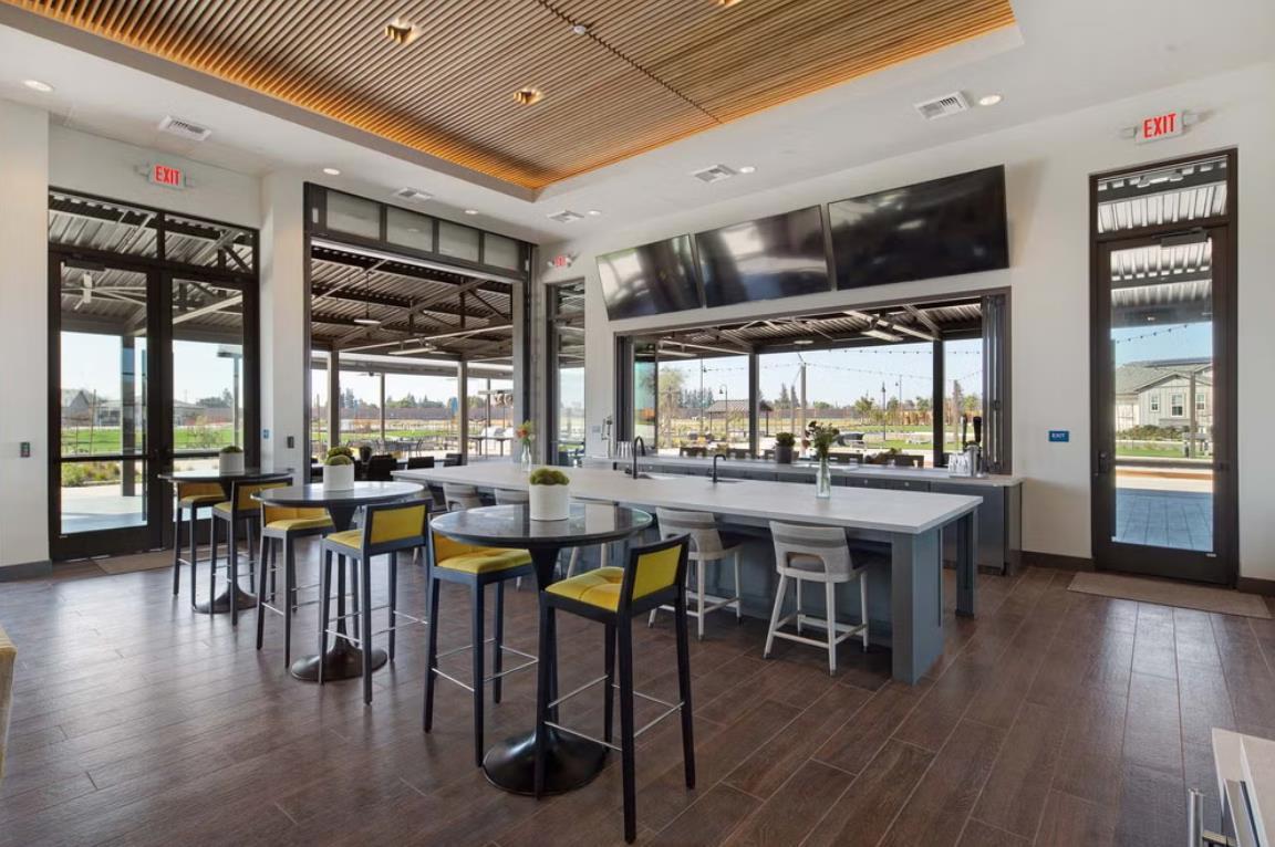 1267 Laurel Dr, Manteca, CA 95336