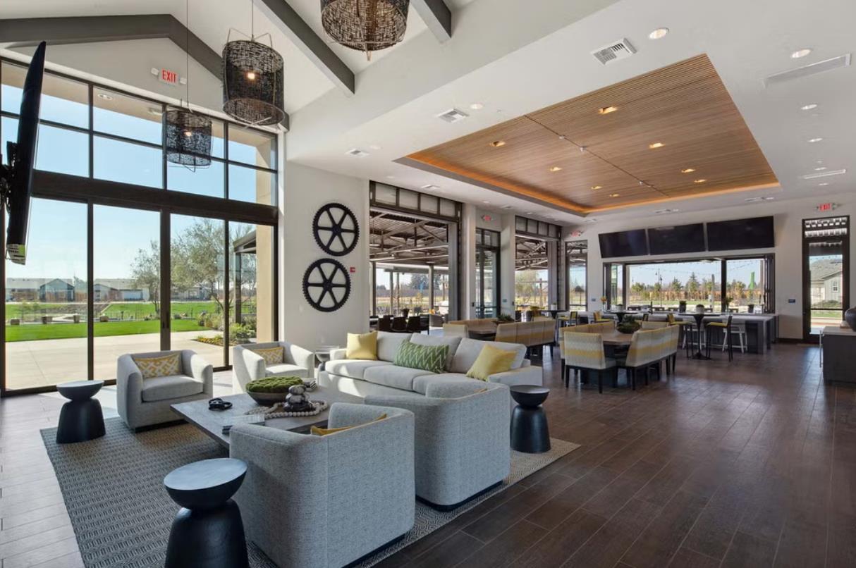 1267 Laurel Dr, Manteca, CA 95336