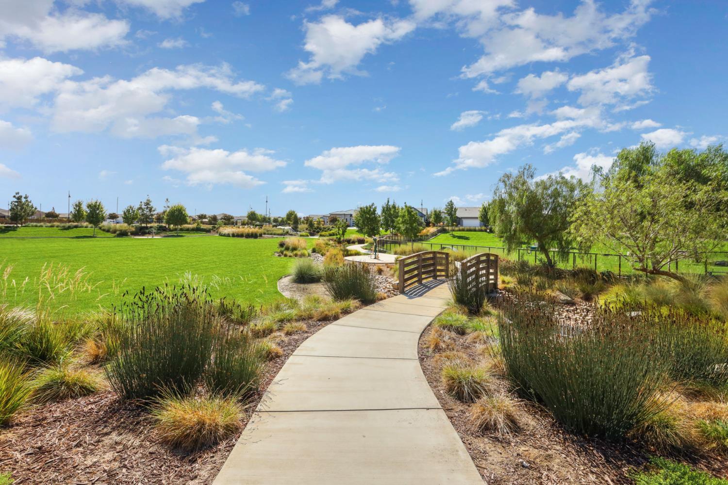 1267 Laurel Dr, Manteca, CA 95336