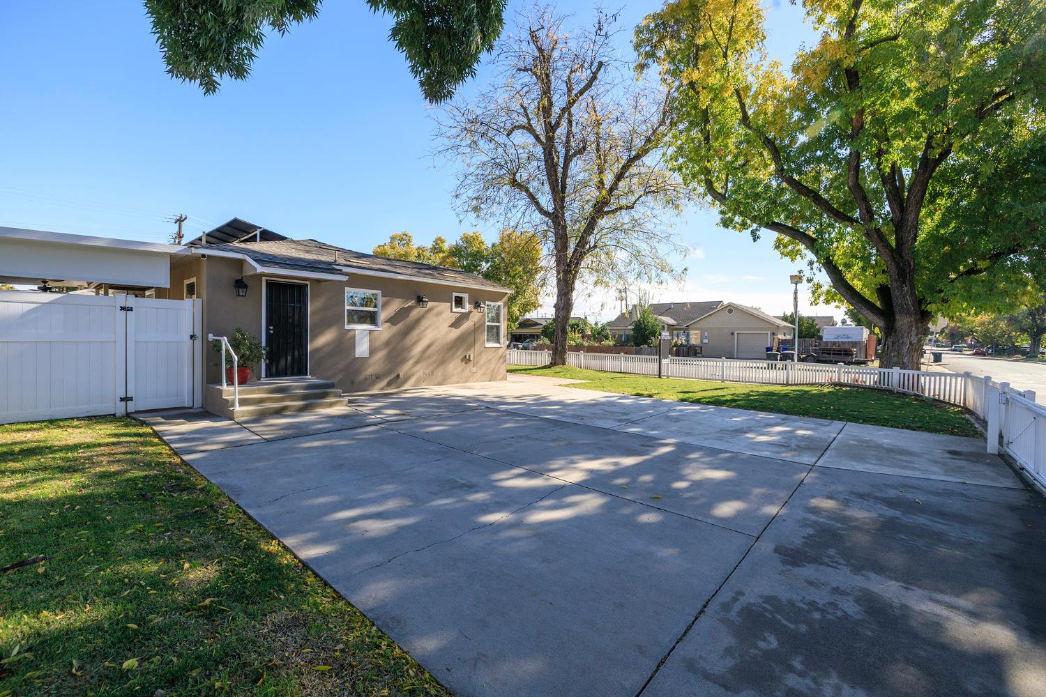 1705 Miller Ave, Modesto, CA 95354