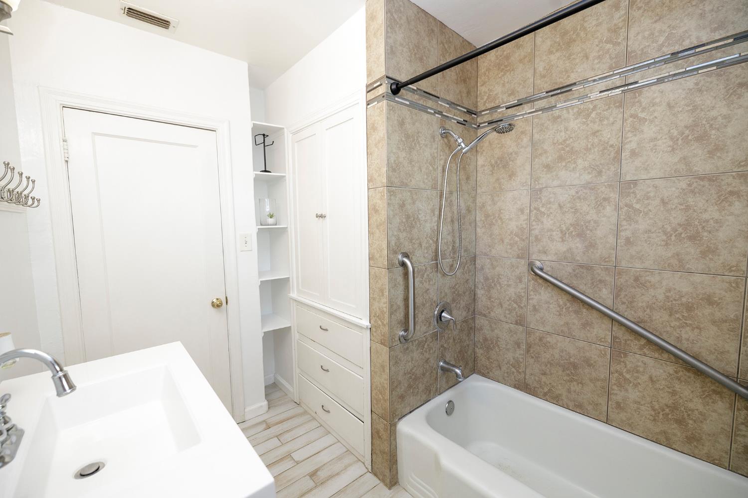 1705 Miller Ave, Modesto, CA 95354