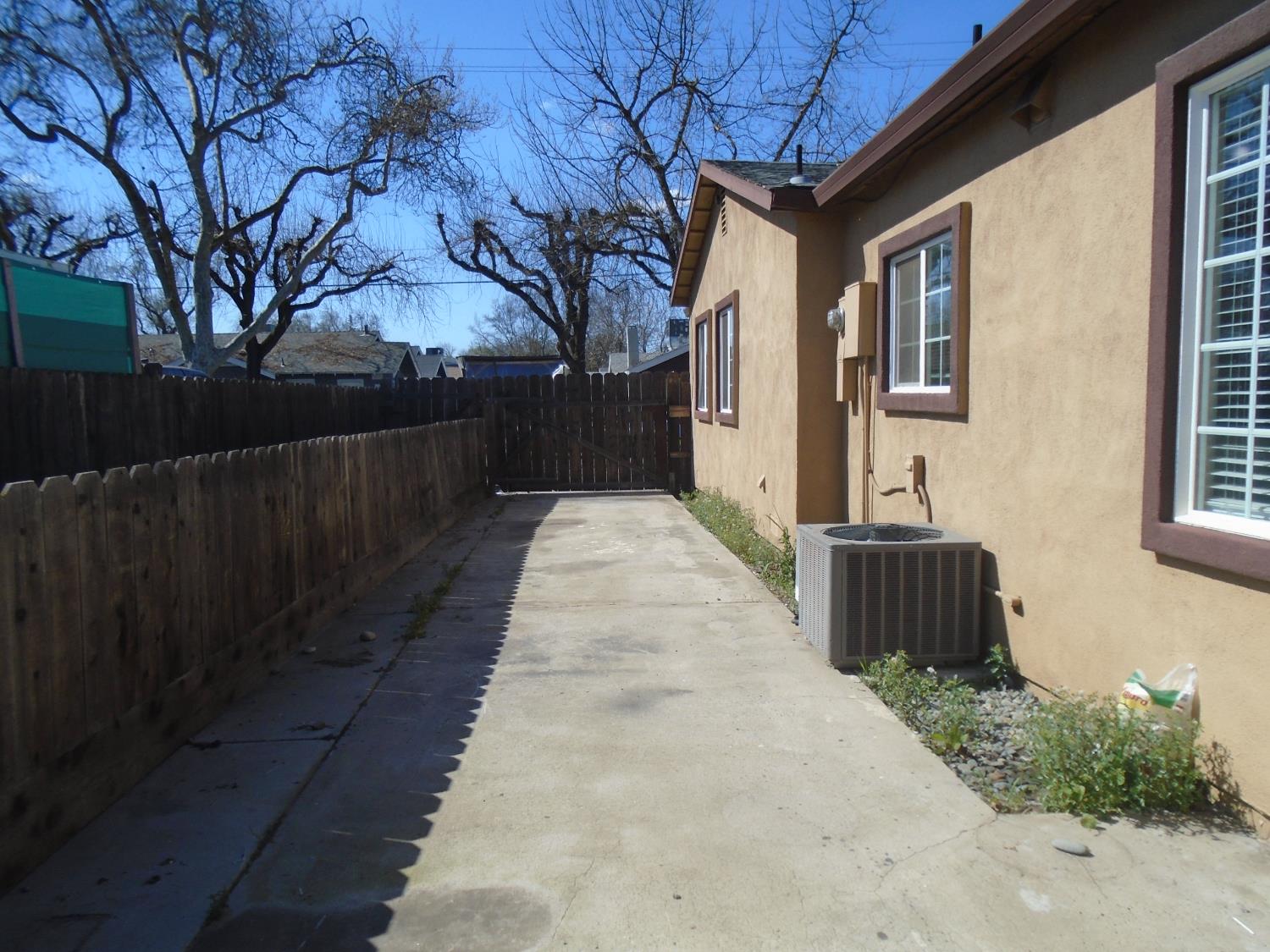 322 Johnson St, Modesto, CA 95354