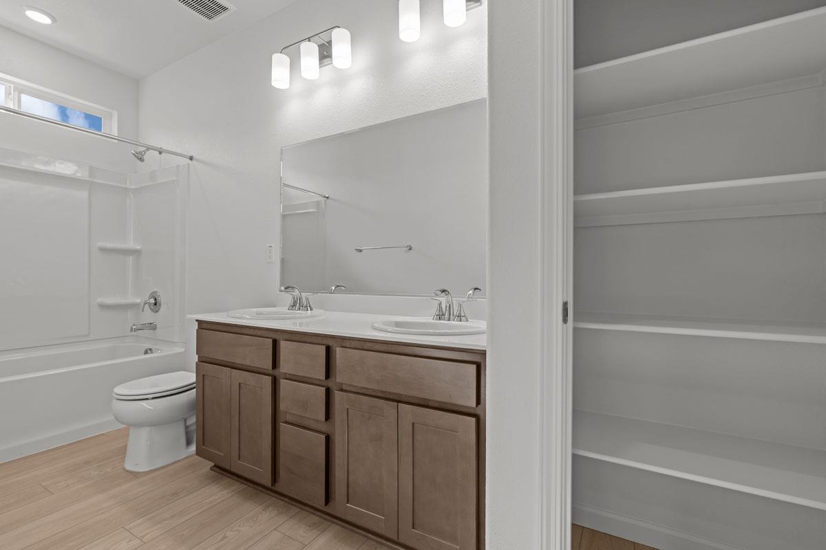 905 Zennor Pl, Patterson, CA 95363