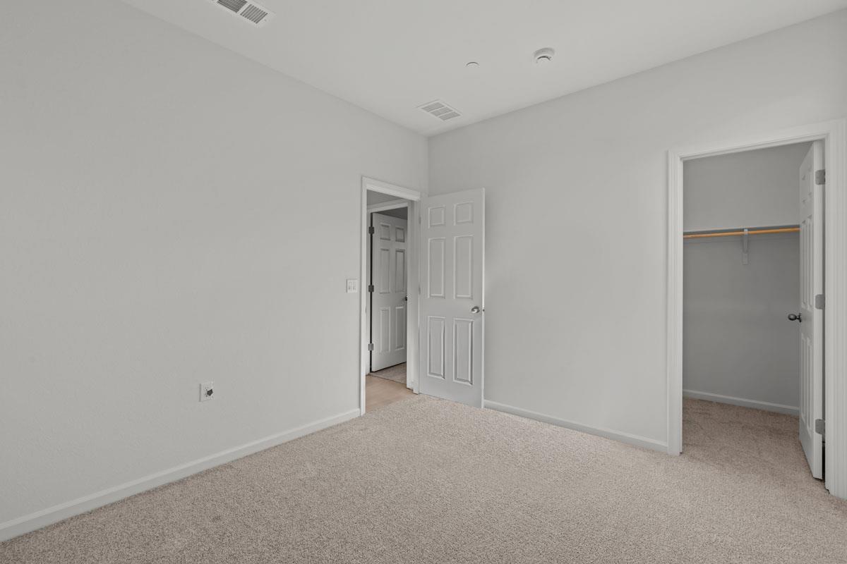 905 Zennor Pl, Patterson, CA 95363