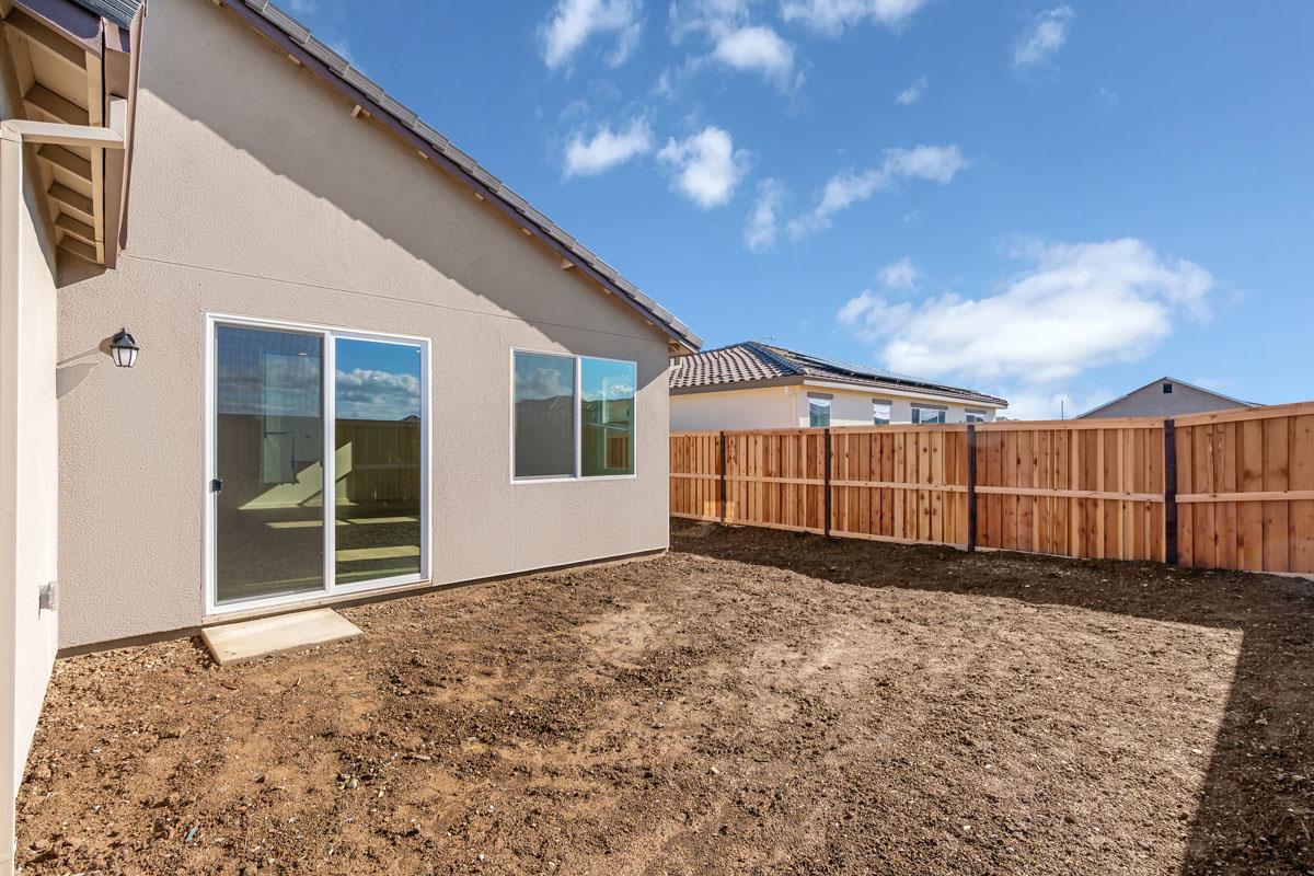 905 Zennor Pl, Patterson, CA 95363