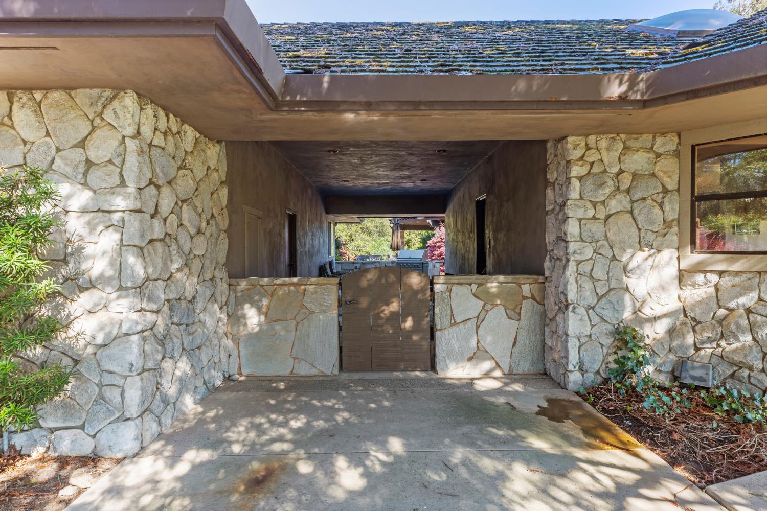 8519 Oak Creek Ct, Oakdale, CA 95361