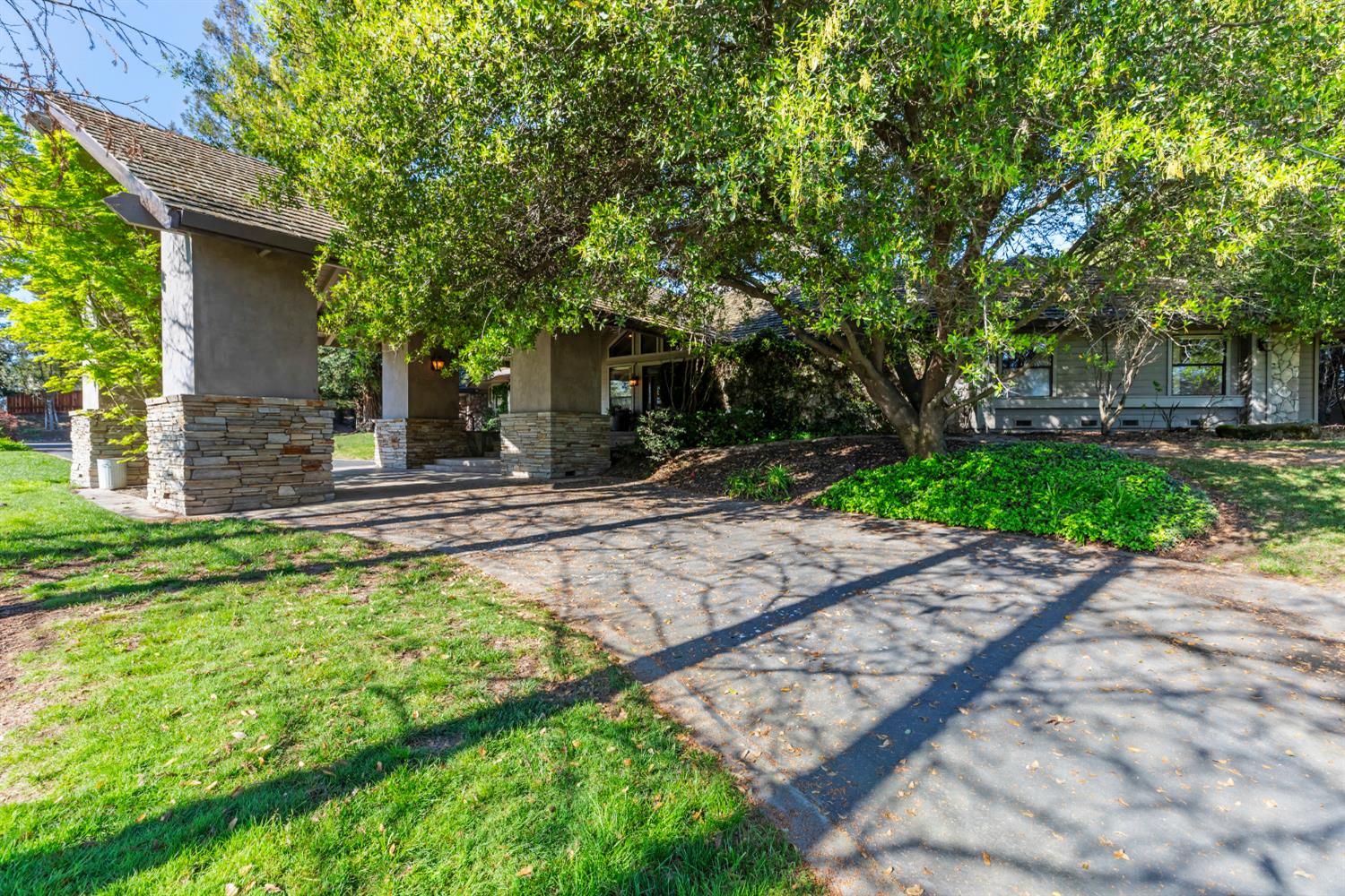 8519 Oak Creek Ct, Oakdale, CA 95361