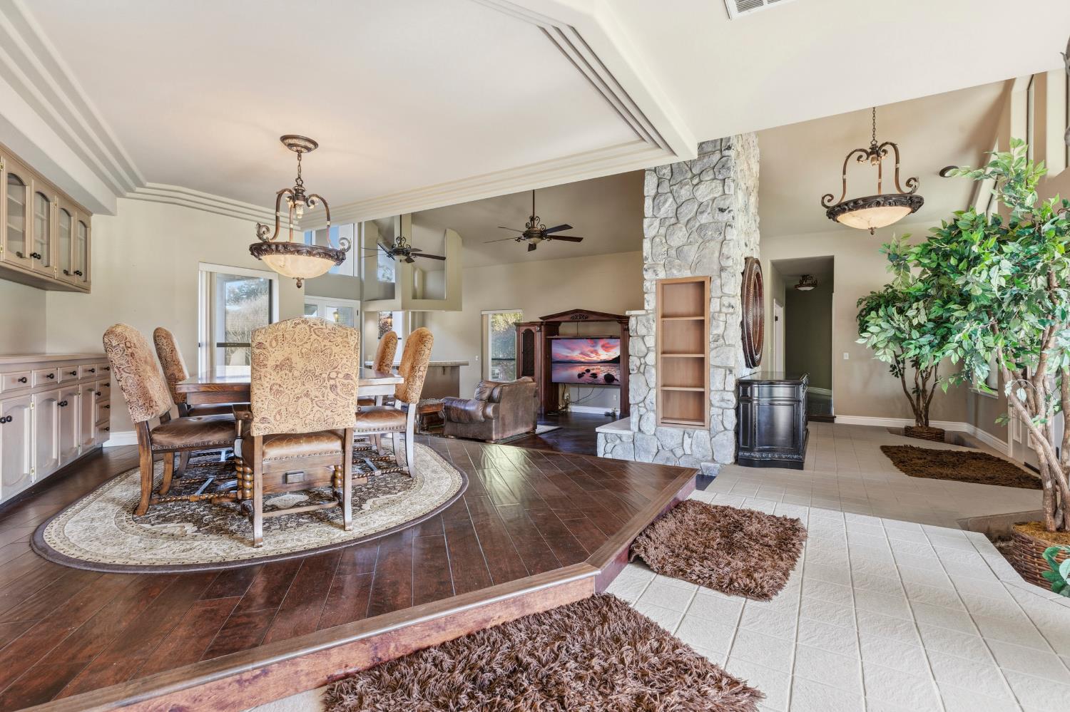 8519 Oak Creek Ct, Oakdale, CA 95361