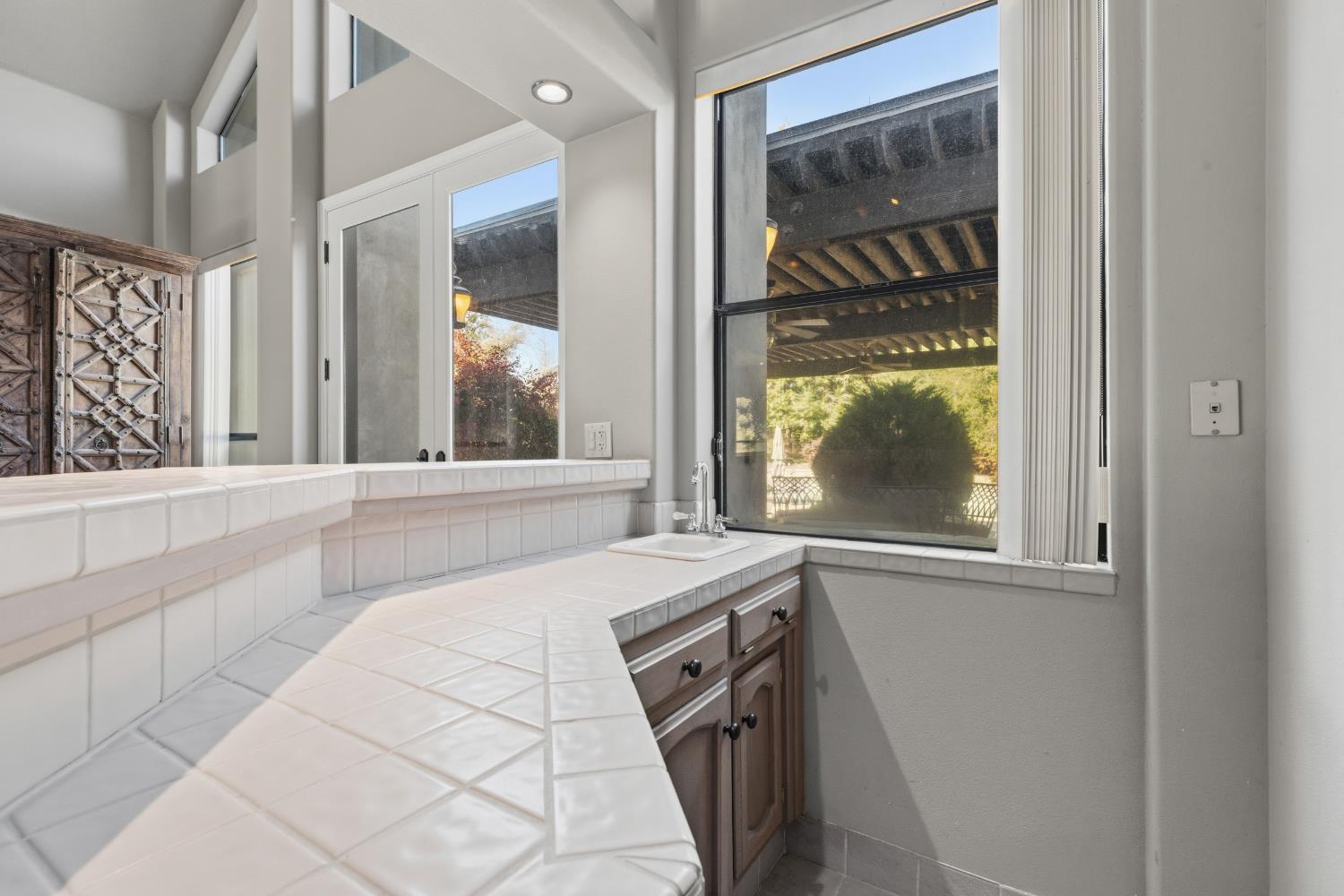 8519 Oak Creek Ct, Oakdale, CA 95361