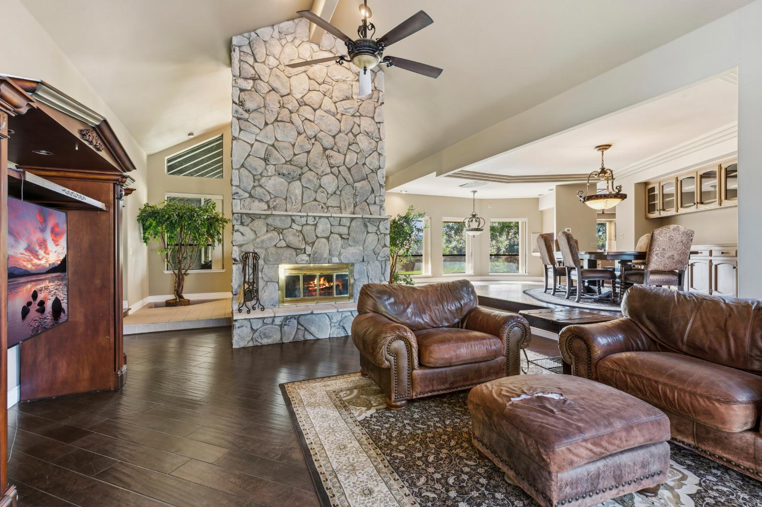 8519 Oak Creek Ct, Oakdale, CA 95361