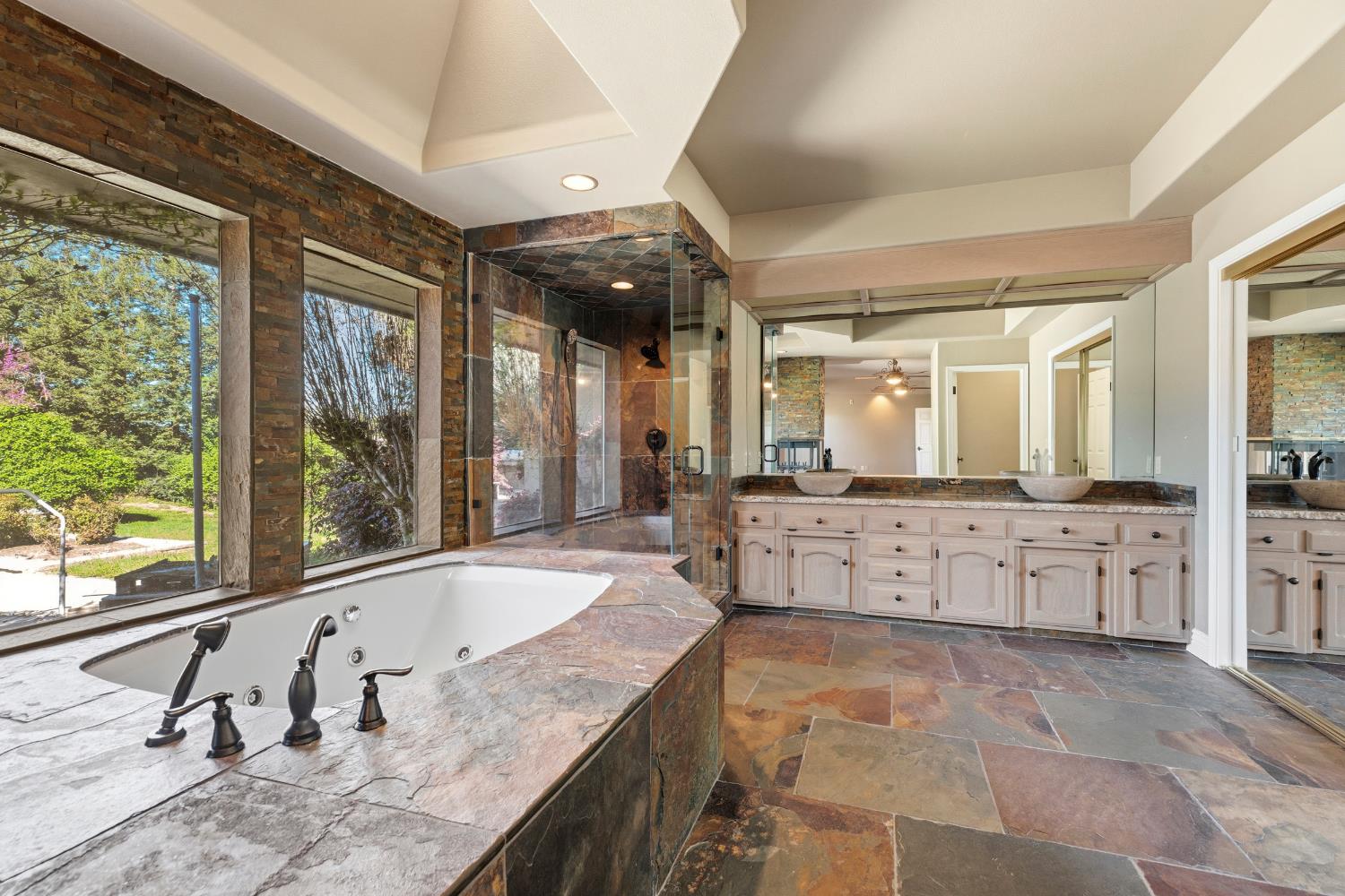 8519 Oak Creek Ct, Oakdale, CA 95361