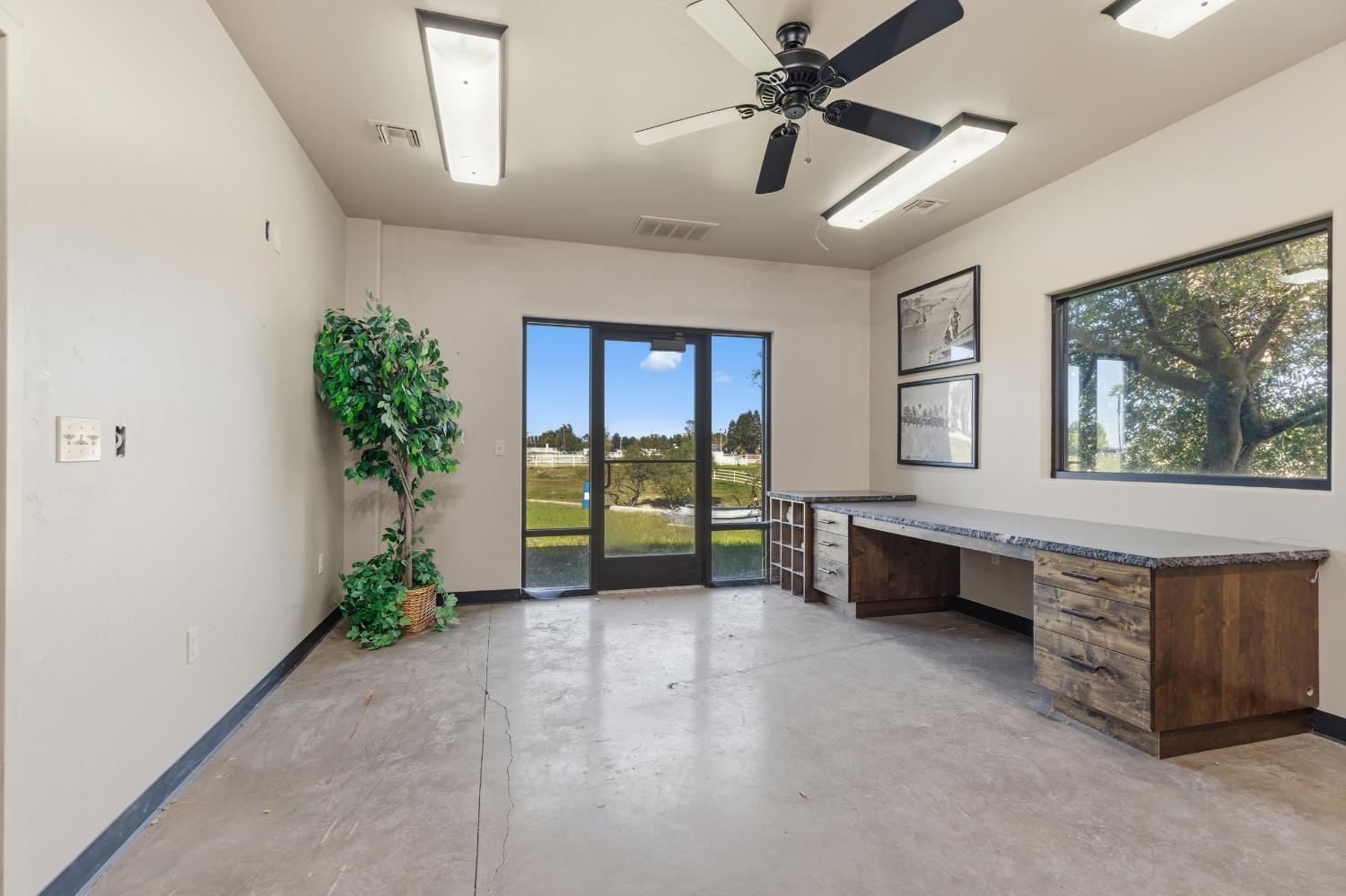 8519 Oak Creek Ct, Oakdale, CA 95361