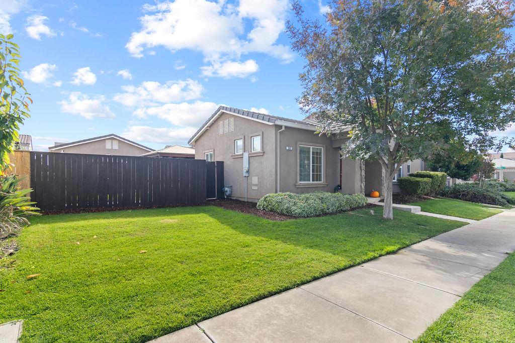 2637 Morgan St, Oakdale, CA 95361