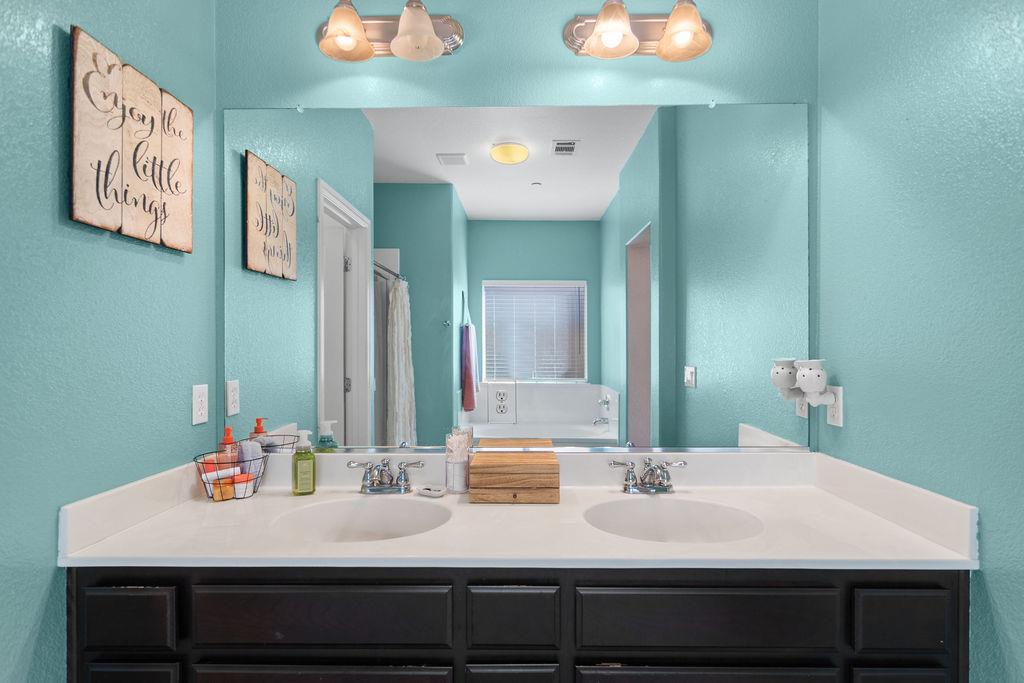 2637 Morgan St, Oakdale, CA 95361