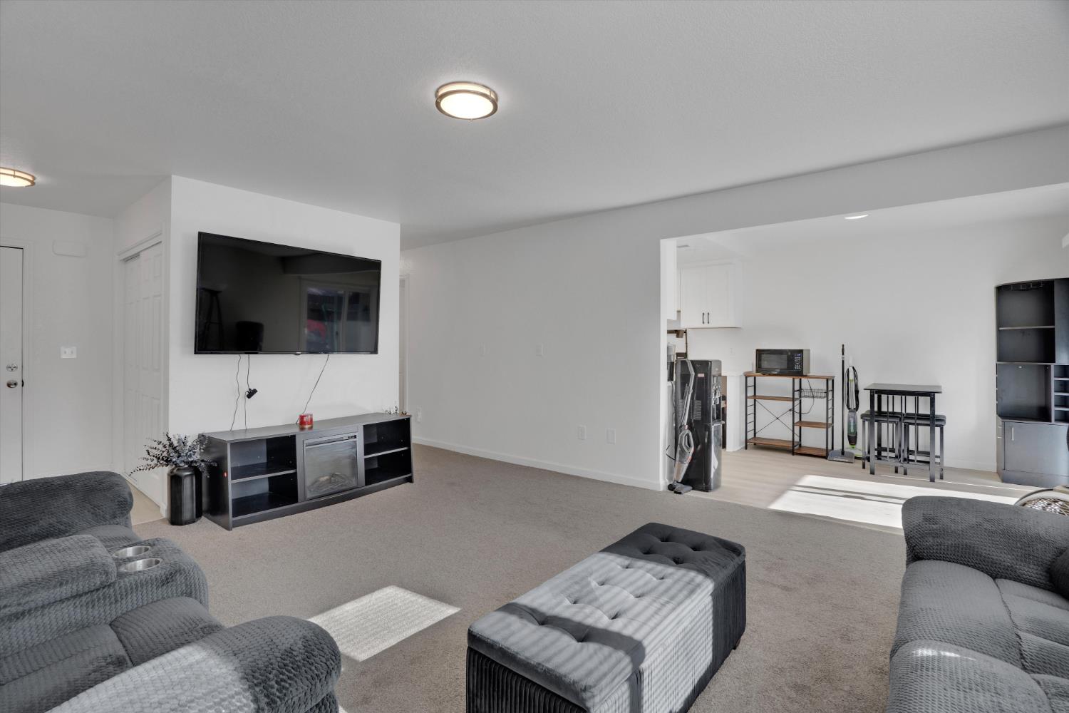 455 Cherry Ln #A, Manteca, CA 95337