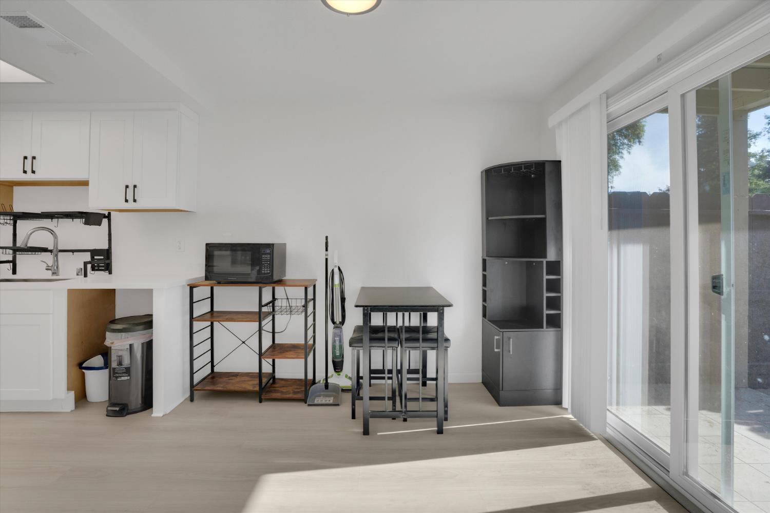 455 Cherry Ln #A, Manteca, CA 95337