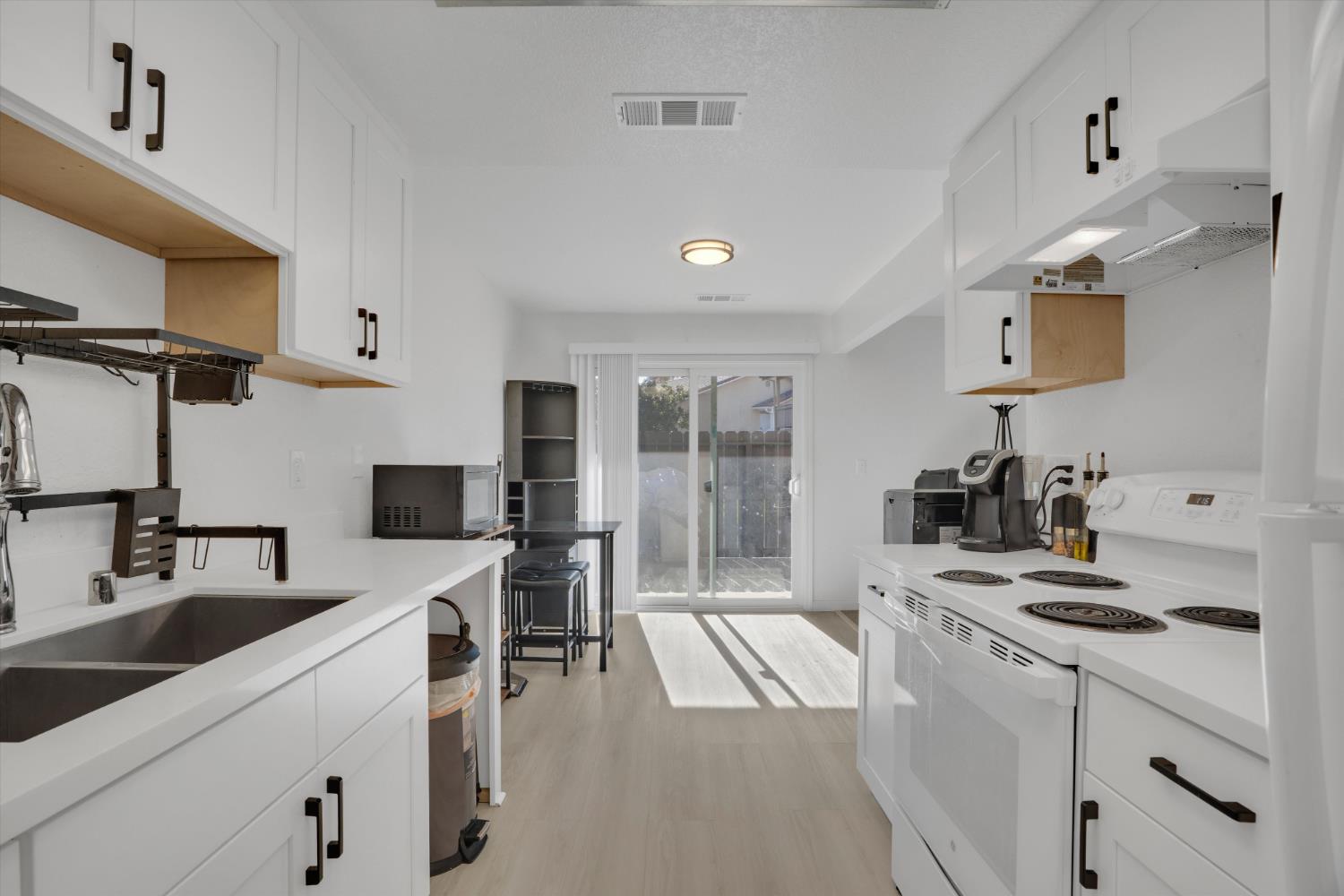 455 Cherry Ln #A, Manteca, CA 95337