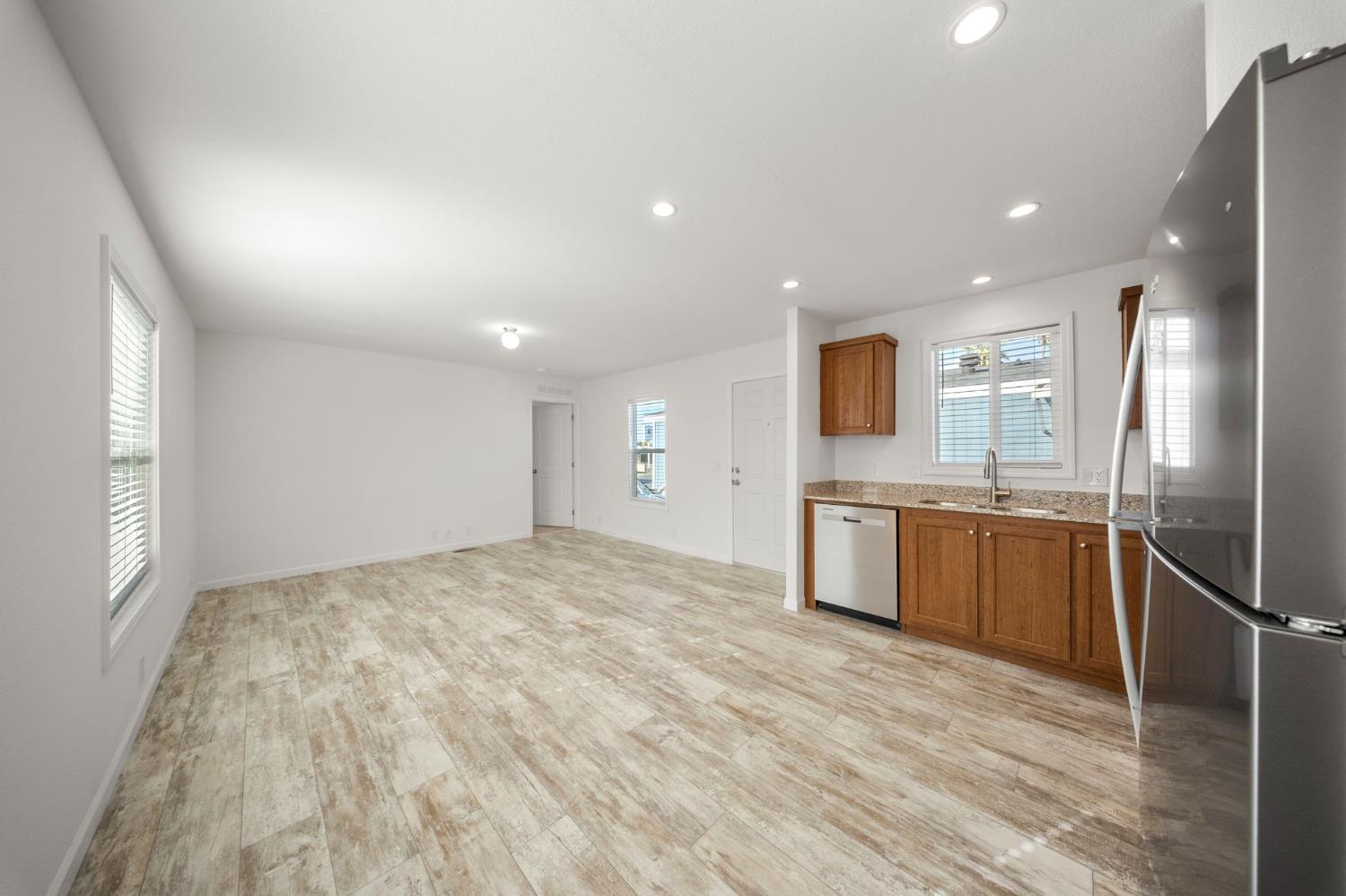 927 E F St #23, Oakdale, CA 95361